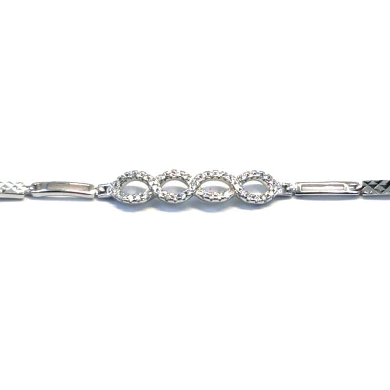white stone wavy diamond engraved bracelet in hallmarked, rhodium-plated 925 sterling silver – detail view – DRESCHER Jewellery®