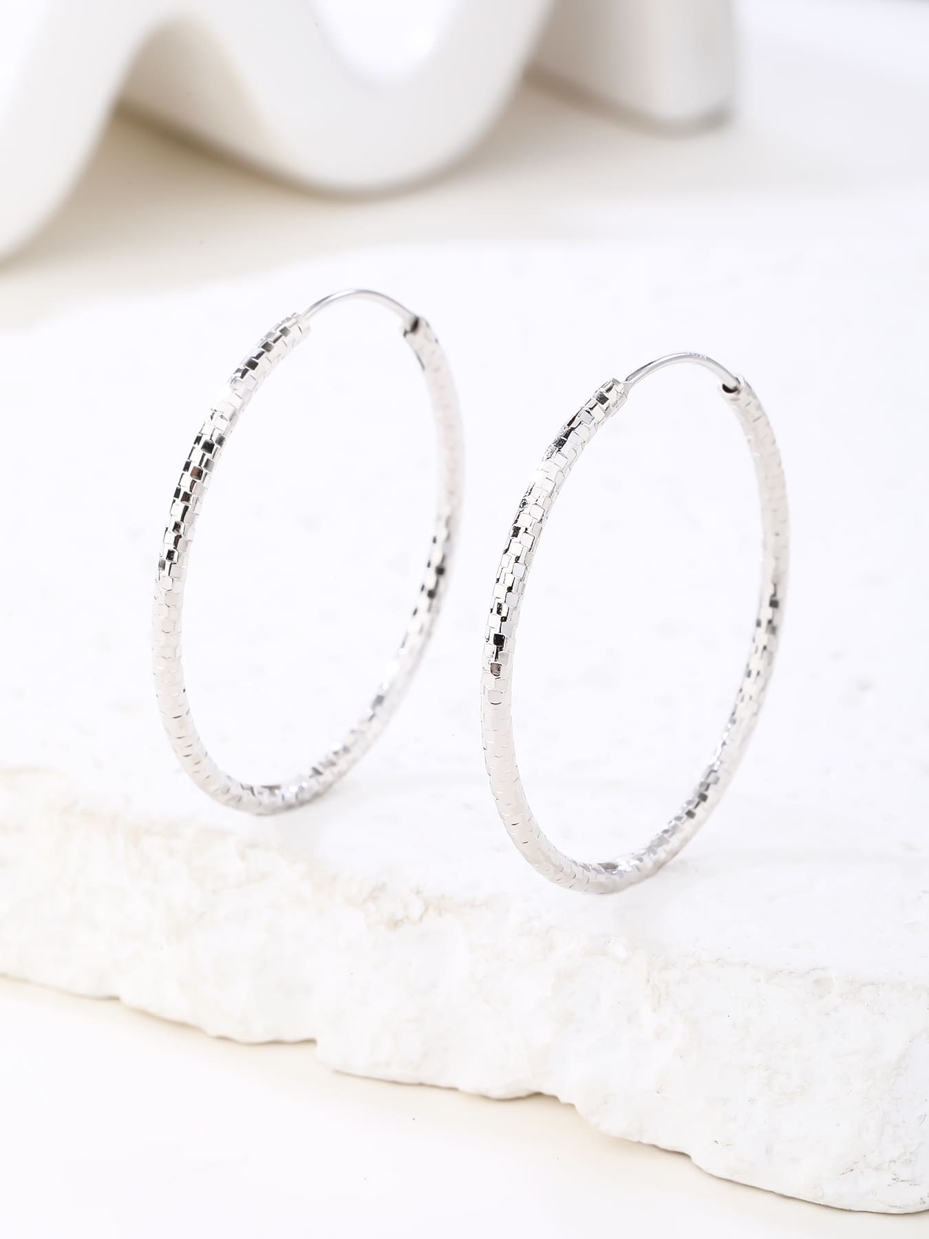 3.5 cm diamond-engraved hoop earrings in hallmarked, rhodium-plated 925 sterling silver – display view – DRESCHER Jewellery®