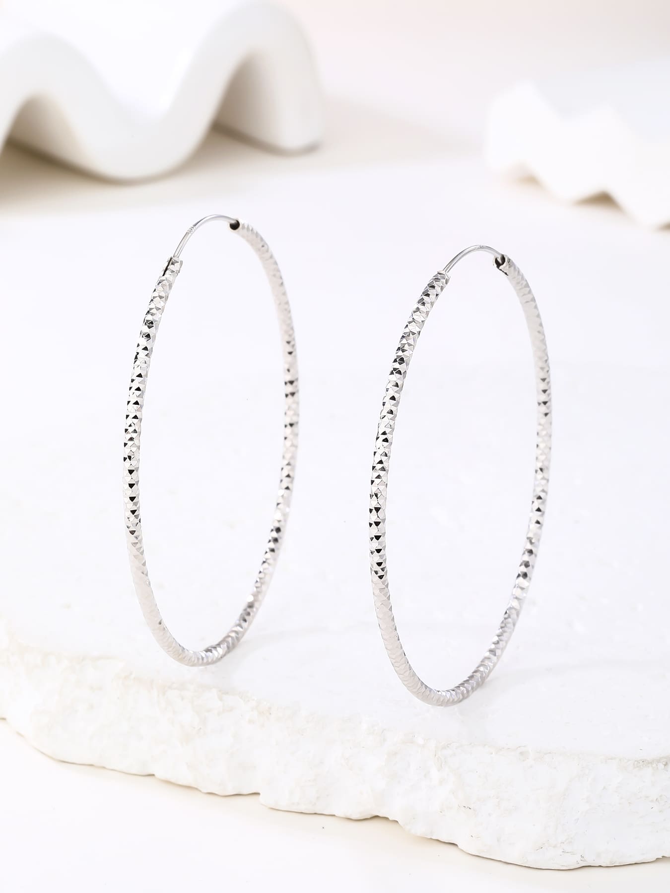 5.5 cm diamond-engraved hoop earrings in hallmarked, rhodium-plated 925 sterling silver – display view – DRESCHER Jewellery®