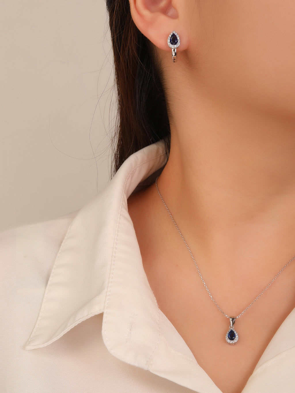 Drop shaped royal blue stone set with white cubic zirconia stones (without chain) in hallmarked, rhodium-plated 925 sterling silver – dimensions view – DRESCHER Jewellery®