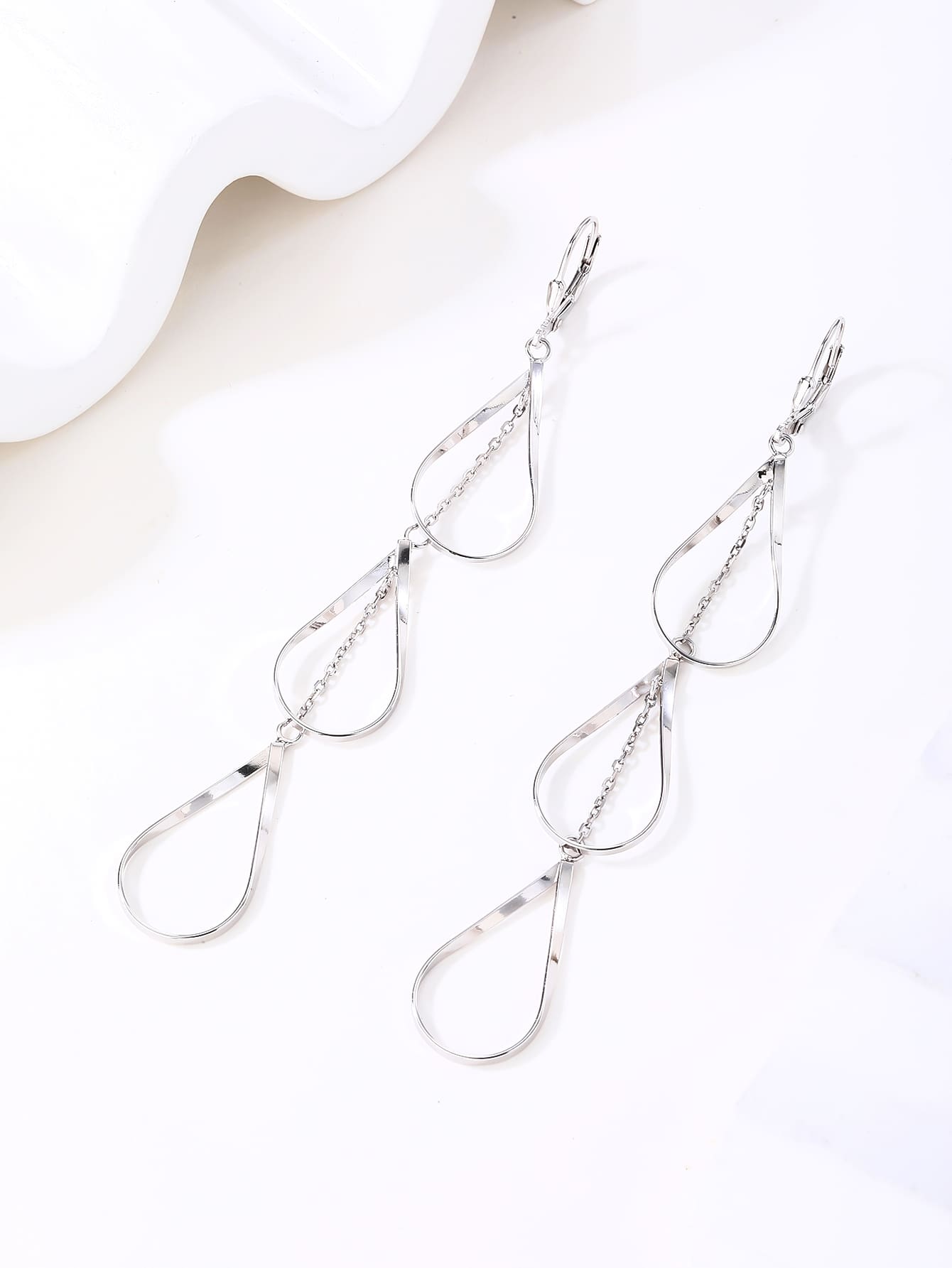 teardrop-shaped dangle earrings in hallmarked, rhodium-plated 925 sterling silver – display view – DRESCHER Jewellery®