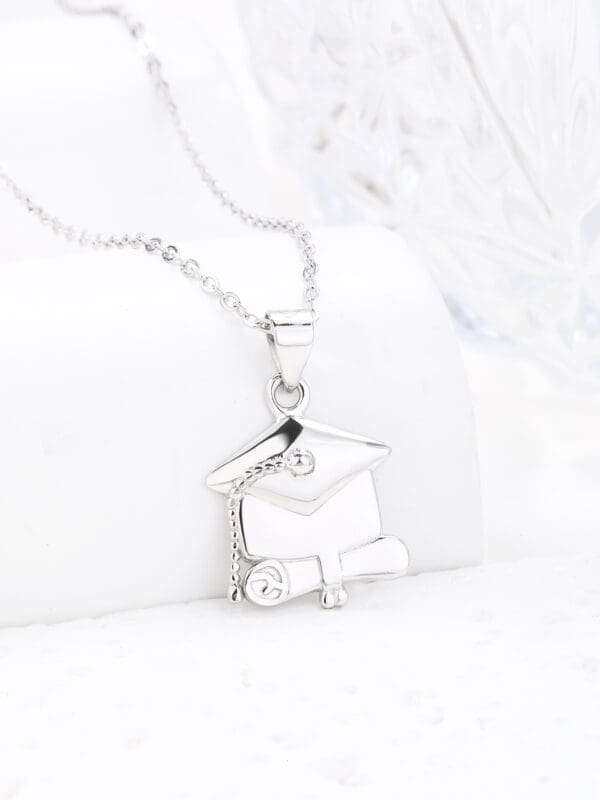 graduation medal in hallmarked, rhodium-plated 925 sterling silver – back view – DRESCHER Jewellery®