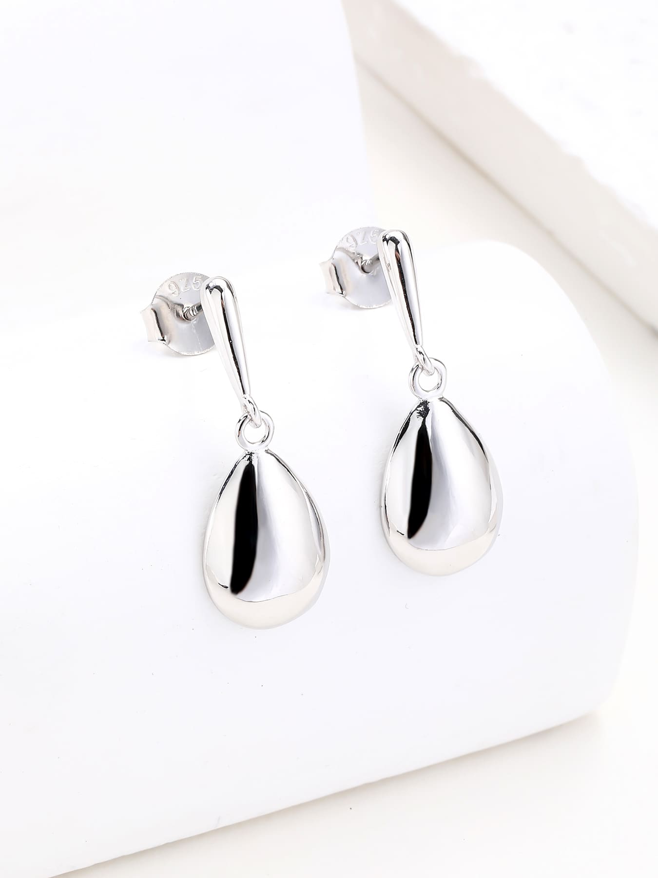 Polished teardrop dangle stud earrings in hallmarked, rhodium-plated 925 sterling silver – display view – DRESCHER Jewellery®