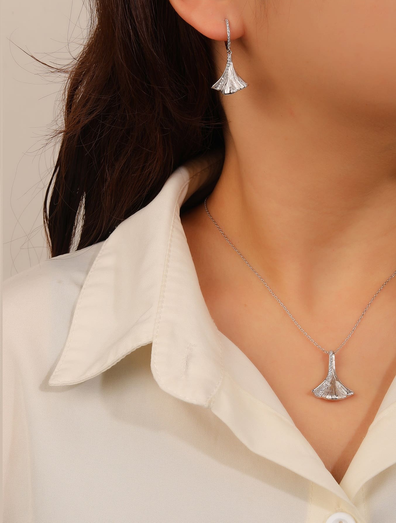 jewelled ginkgo biloba leaf shape with zirconia decoration in hallmarked, rhodium-plated 925 sterling silver – alternate component view – DRESCHER Jewellery®