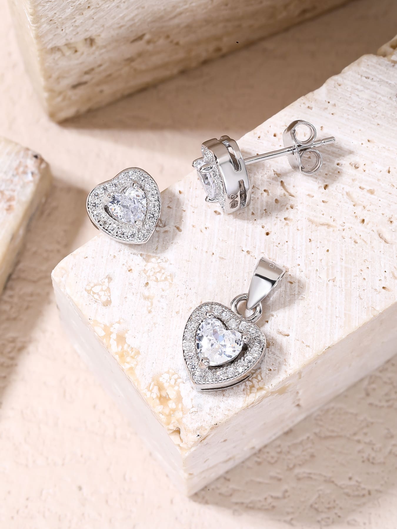 white heart shaped zirconia stud earrings and pendant set in hallmarked, rhodium-plated 925 sterling silver – dimensions view – DRESCHER Jewellery®