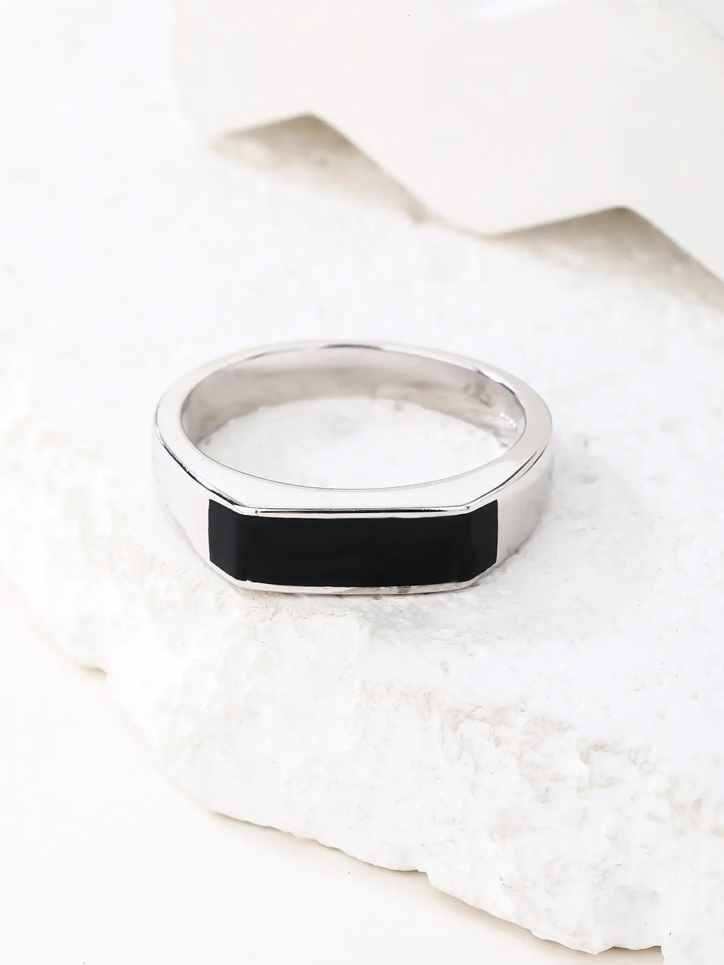 Silver men's ring with onyx inlay