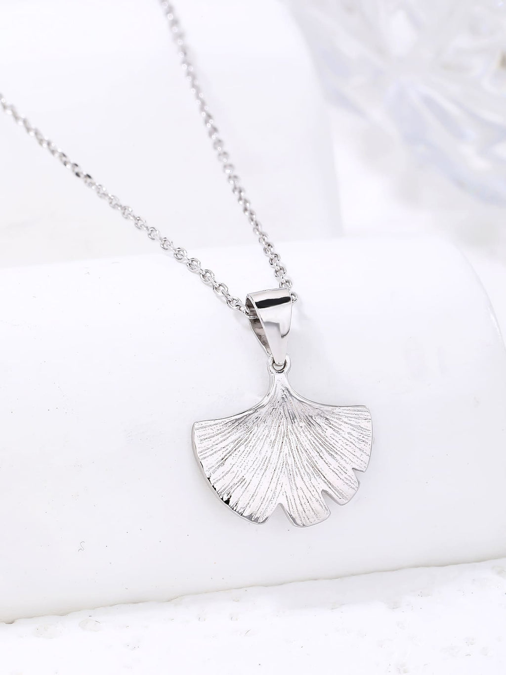ginkgo biloba leaf necklace in hallmarked, rhodium-plated 925 sterling silver – dimensions view – DRESCHER Jewellery®