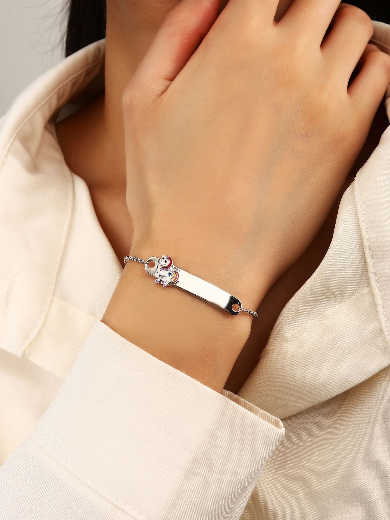 Children's silver bracelet with unicorn figure, engravable (15+4 cm) in hallmarked, rhodium-plated 925 sterling silver – detail view – DRESCHER Jewellery®