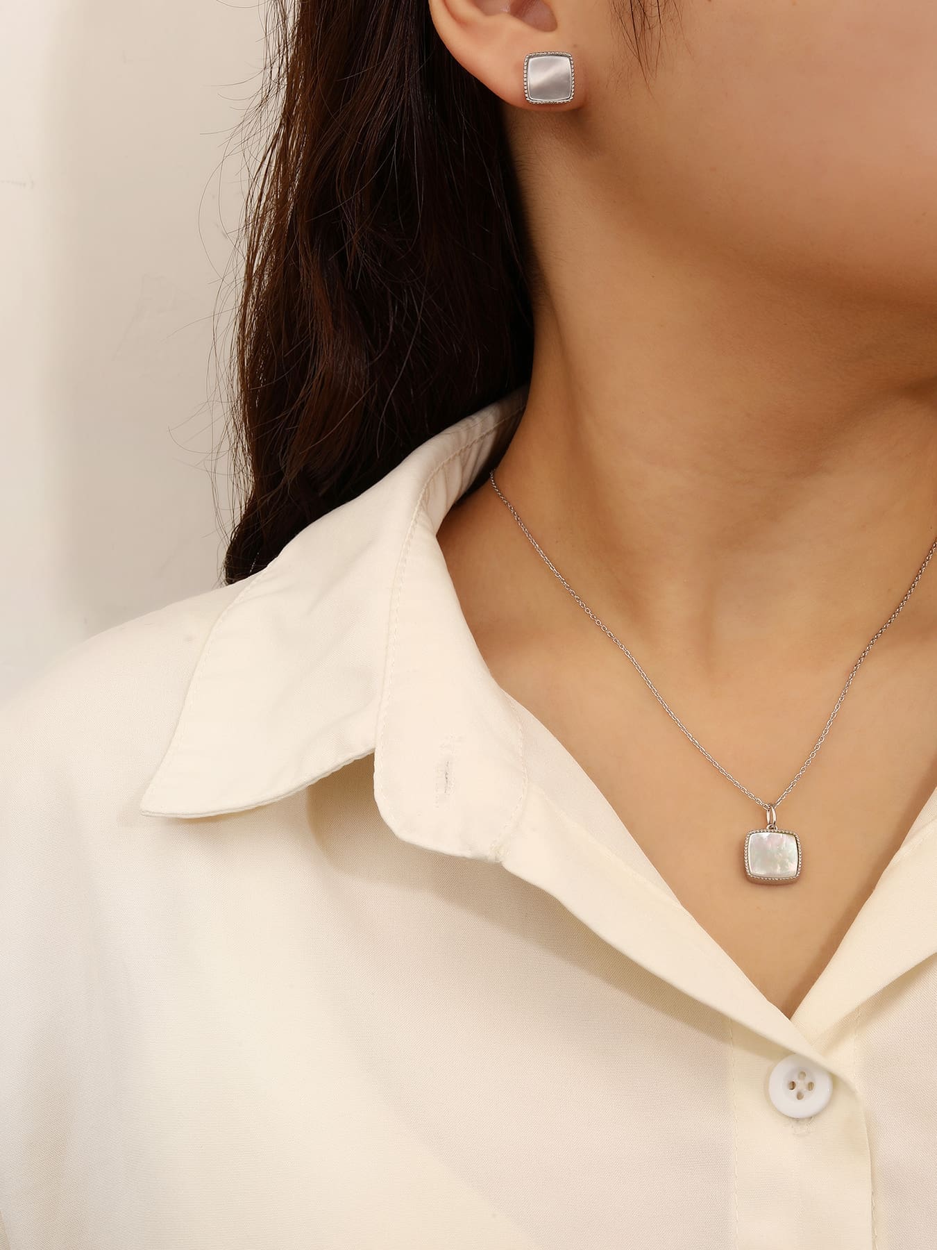 Rectangular pearl-bead jewellery set, crafted with hallmarked, rhodium-plated 925 sterling silver – worn view – DRESCHER Jewellery®