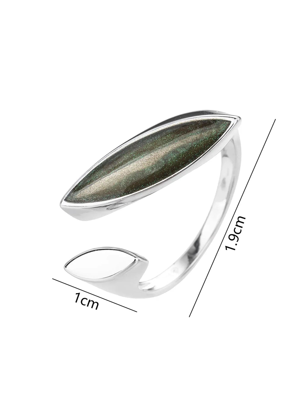 Silver ring with green iridescent decoration