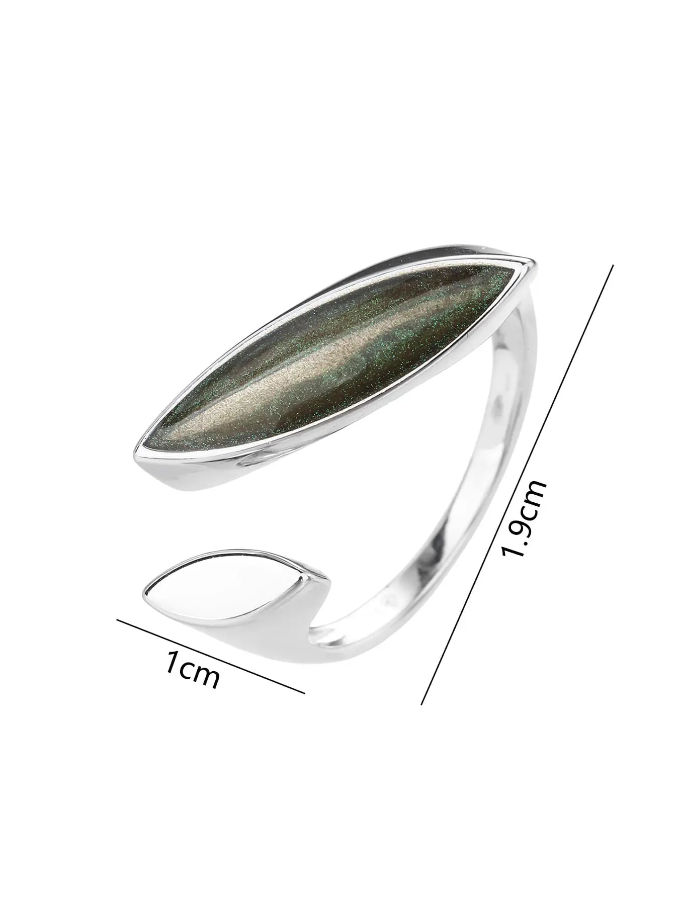 Silver ring with green iridescent decoration