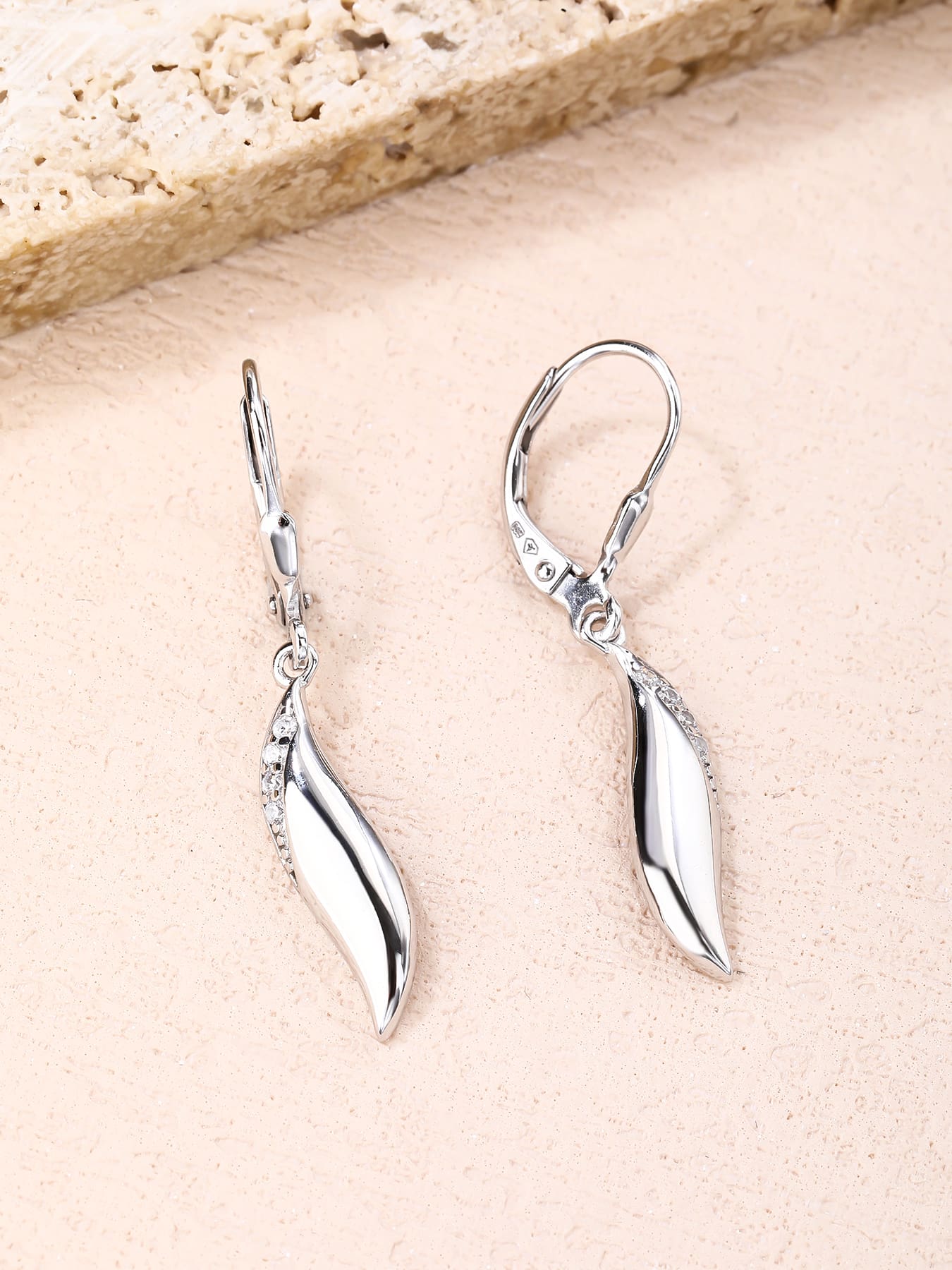 wave shaped cubic zirconia stone earrings with patent closure in hallmarked, rhodium-plated 925 sterling silver – dimensions view – DRESCHER Jewellery®
