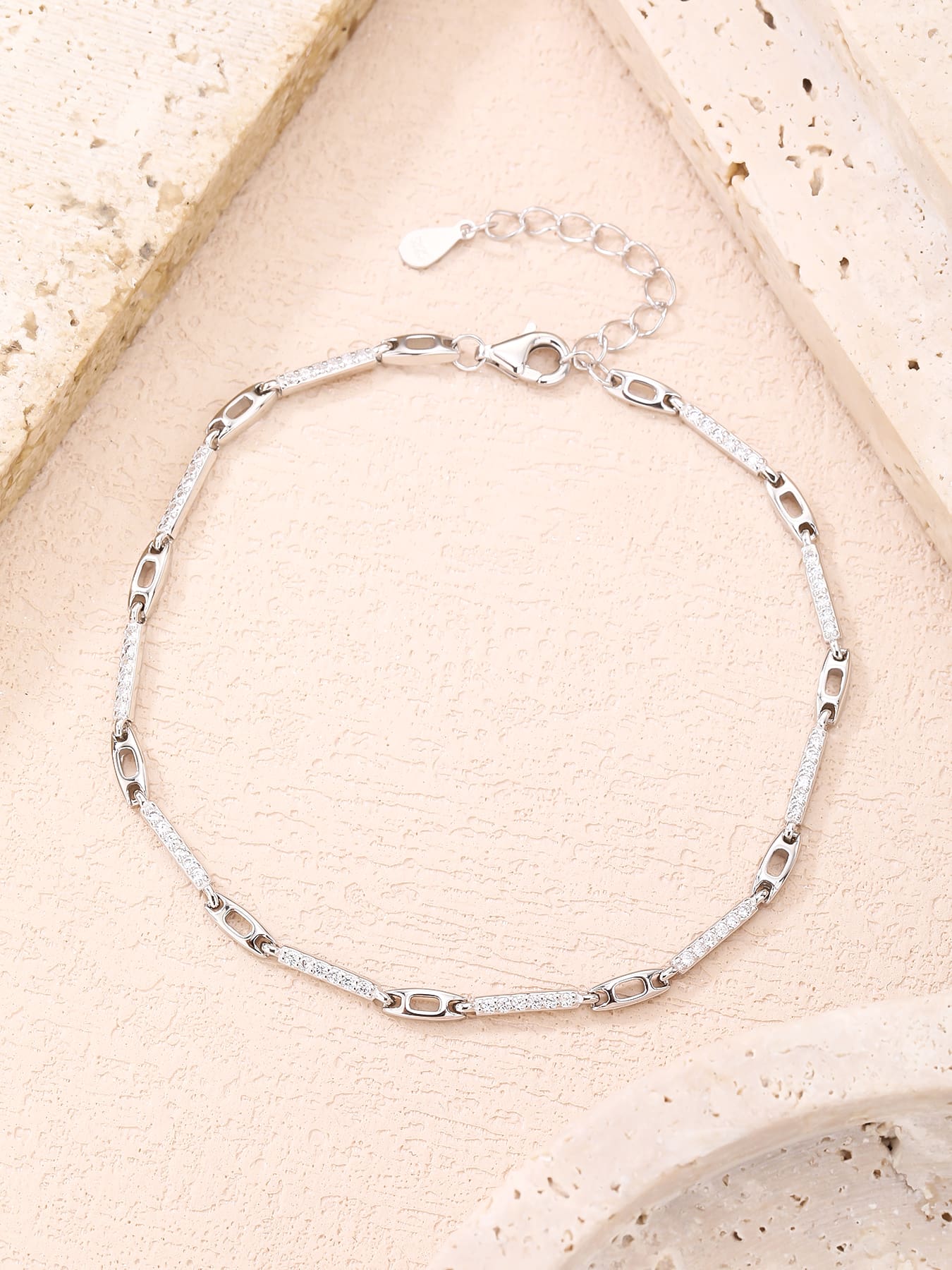bracelet fine chain design with zirconia inlay in hallmarked, rhodium-plated 925 sterling silver – display view – DRESCHER Jewellery®