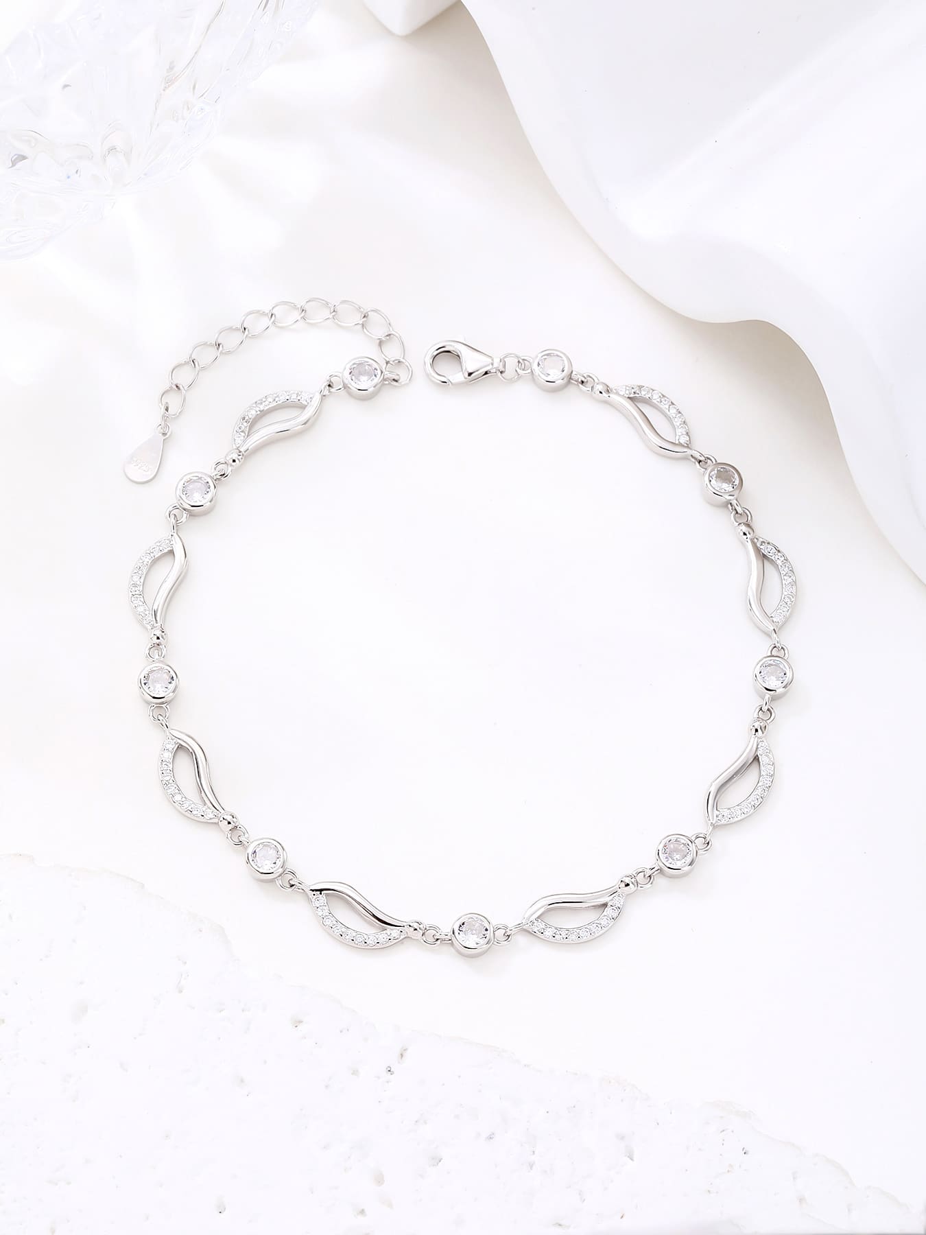 bracelet with wave shaped zirconia decoration in hallmarked, rhodium-plated 925 sterling silver – dimensions view – DRESCHER Jewellery®
