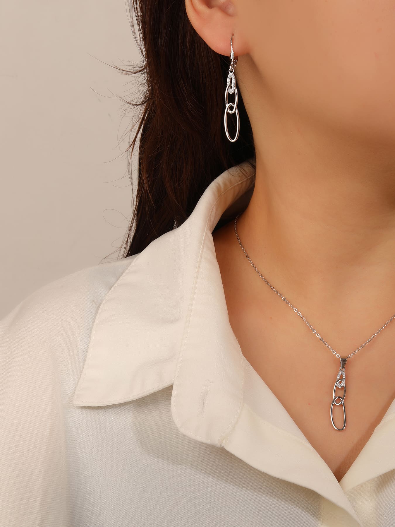 chain eye set with white stones in hallmarked, rhodium-plated 925 sterling silver – display view – DRESCHER Jewellery®