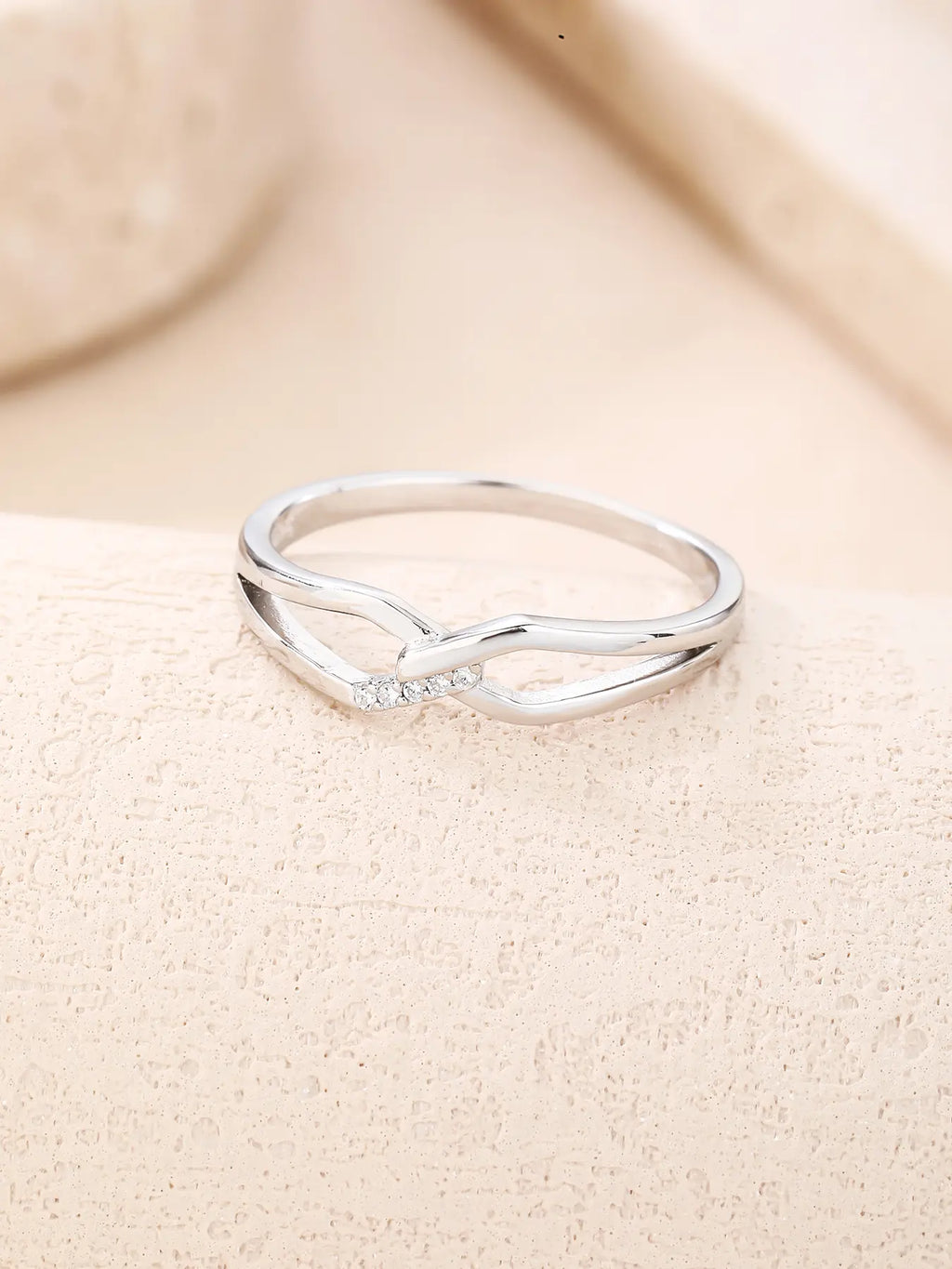 Silver clear ring with fine zirconia decoration