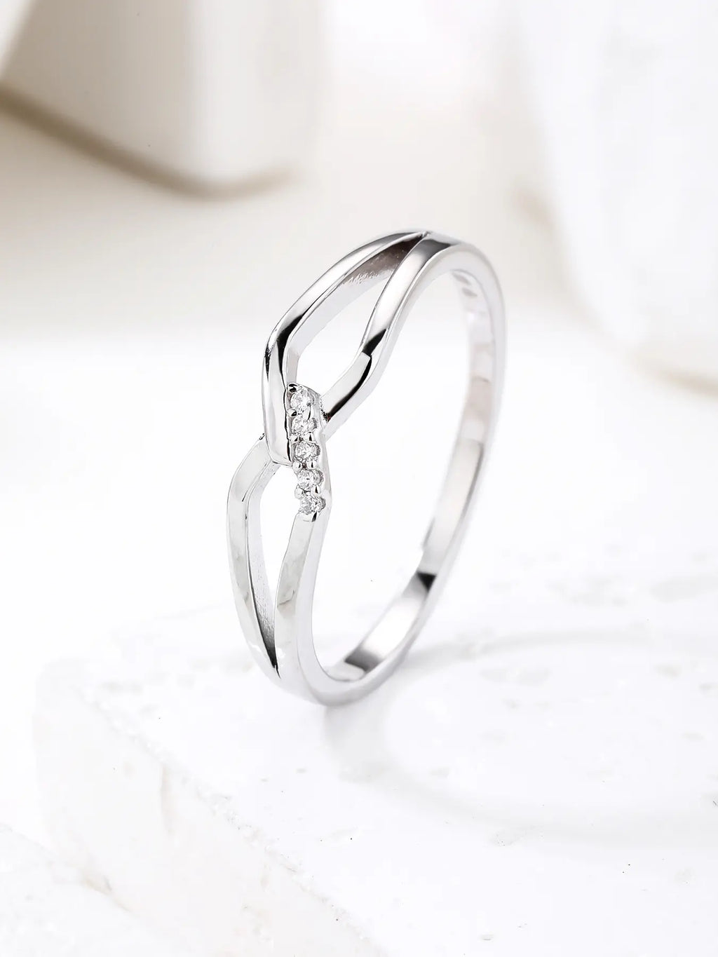 Silver clear ring with fine zirconia decoration