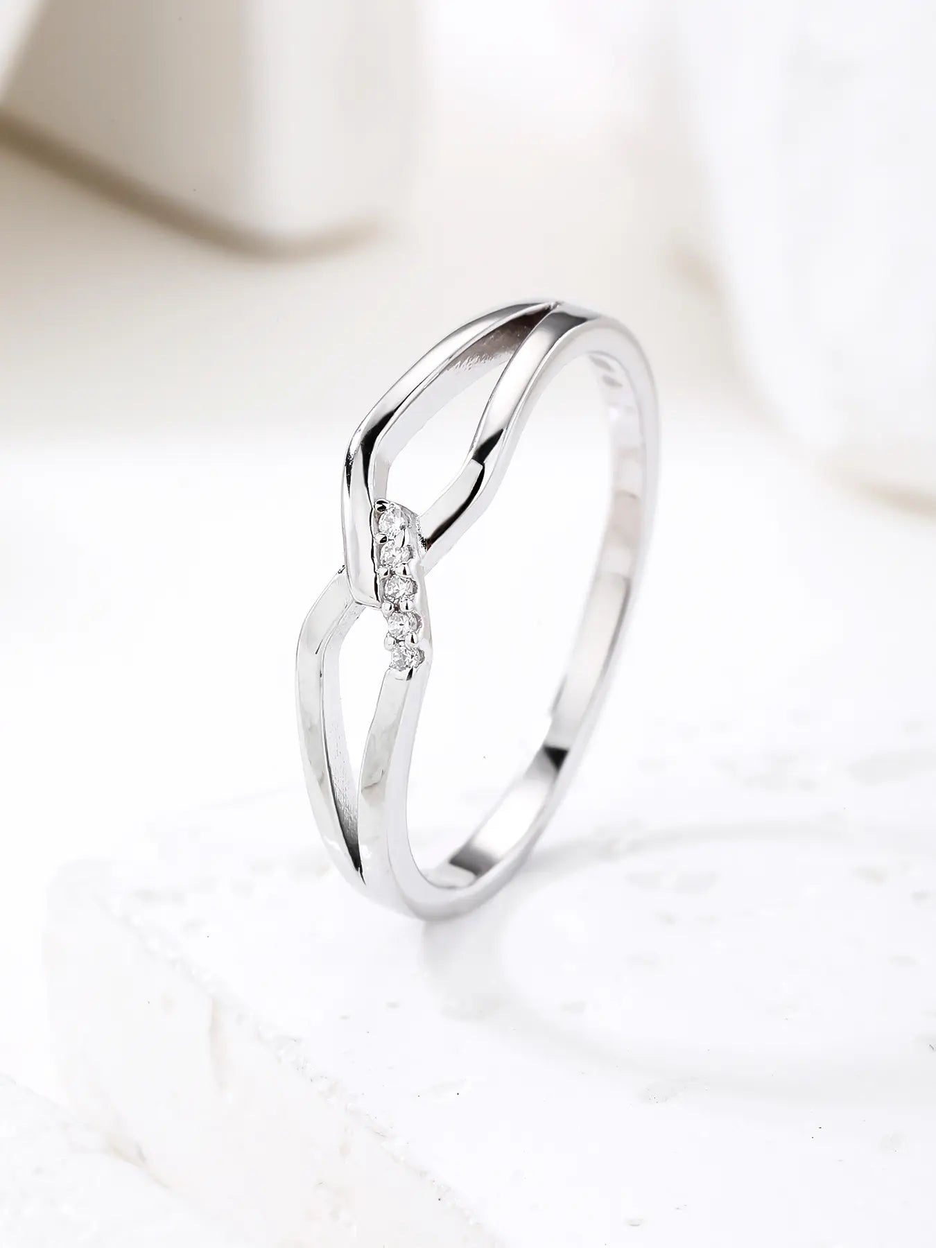 Silver clear ring with fine zirconia decoration