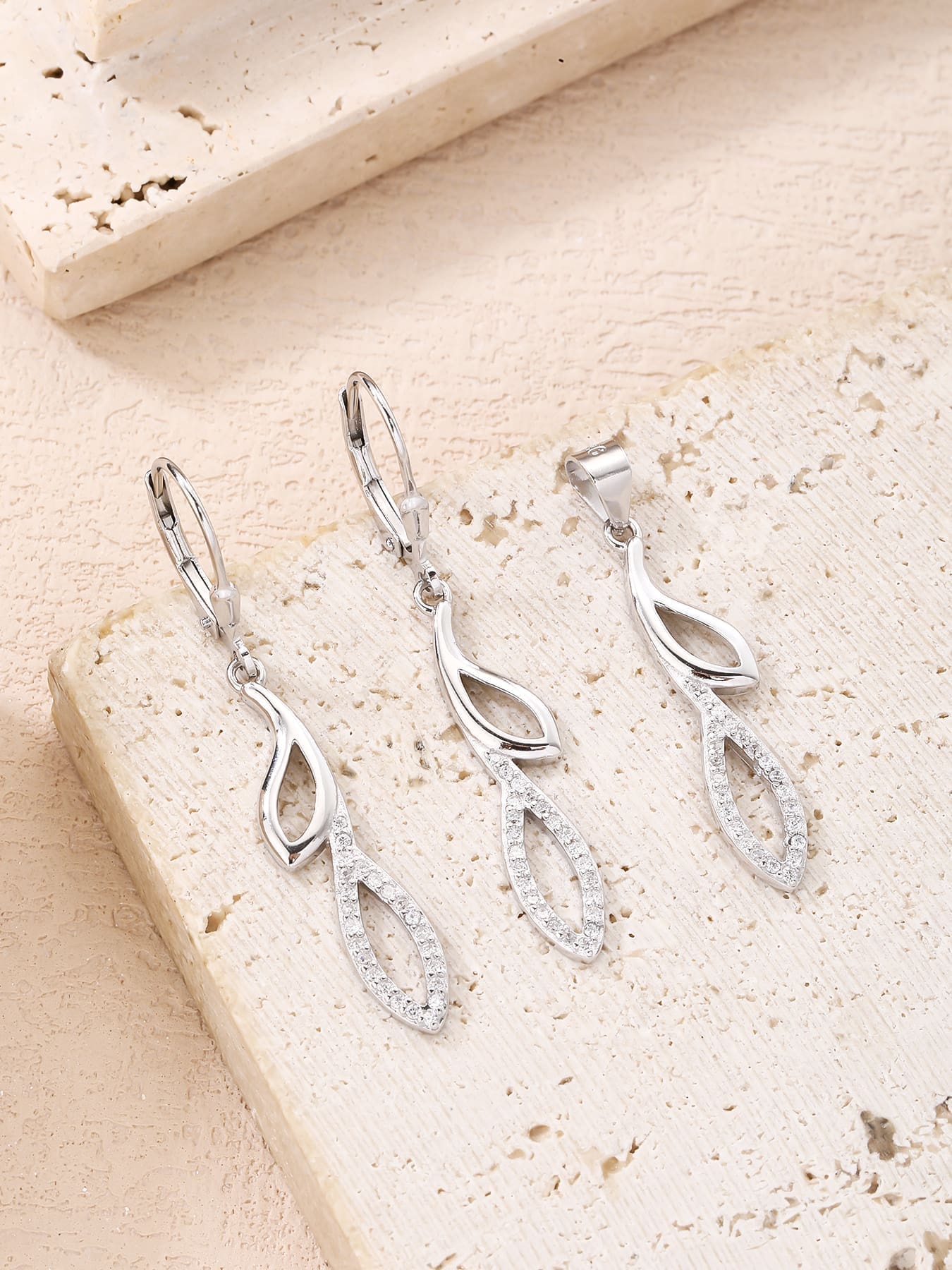 white stone design set with patent lock in hallmarked, rhodium-plated 925 sterling silver – lifestyle view – DRESCHER Jewellery®