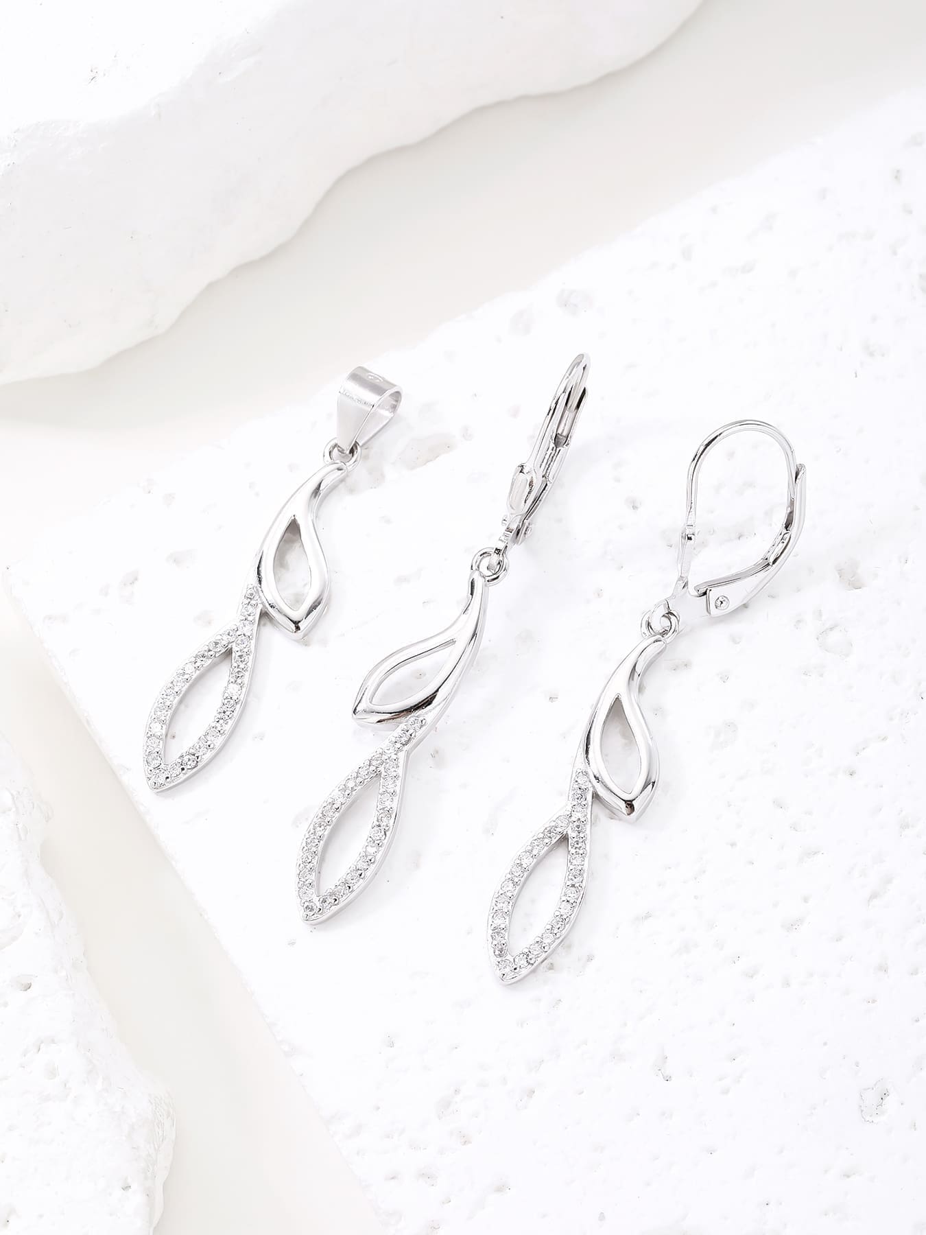 white stone design set with patent lock in hallmarked, rhodium-plated 925 sterling silver – dimensions view – DRESCHER Jewellery®