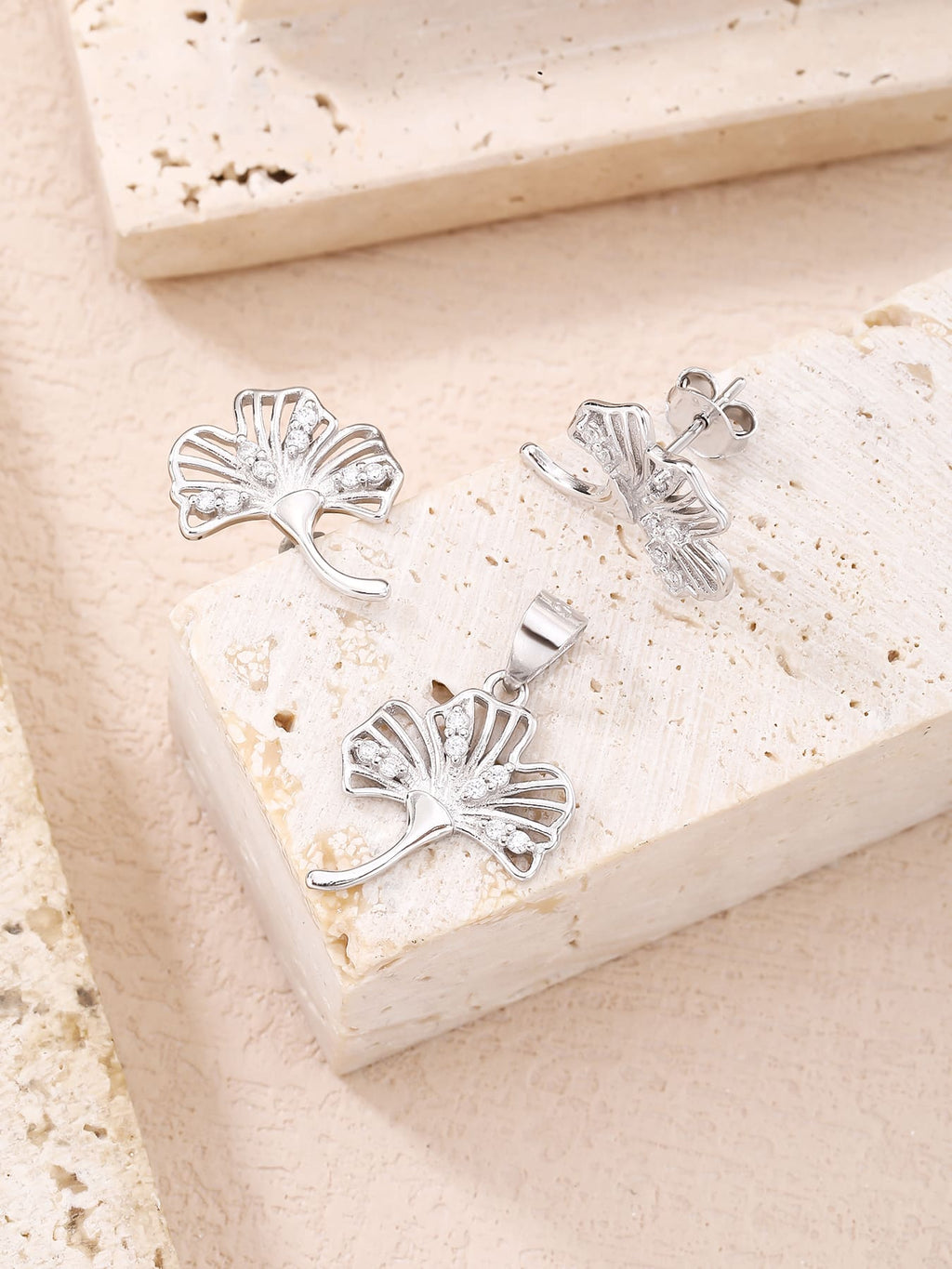 fern leaves with white cubic zirconia in hallmarked, rhodium-plated 925 sterling silver – display view – DRESCHER Jewellery®