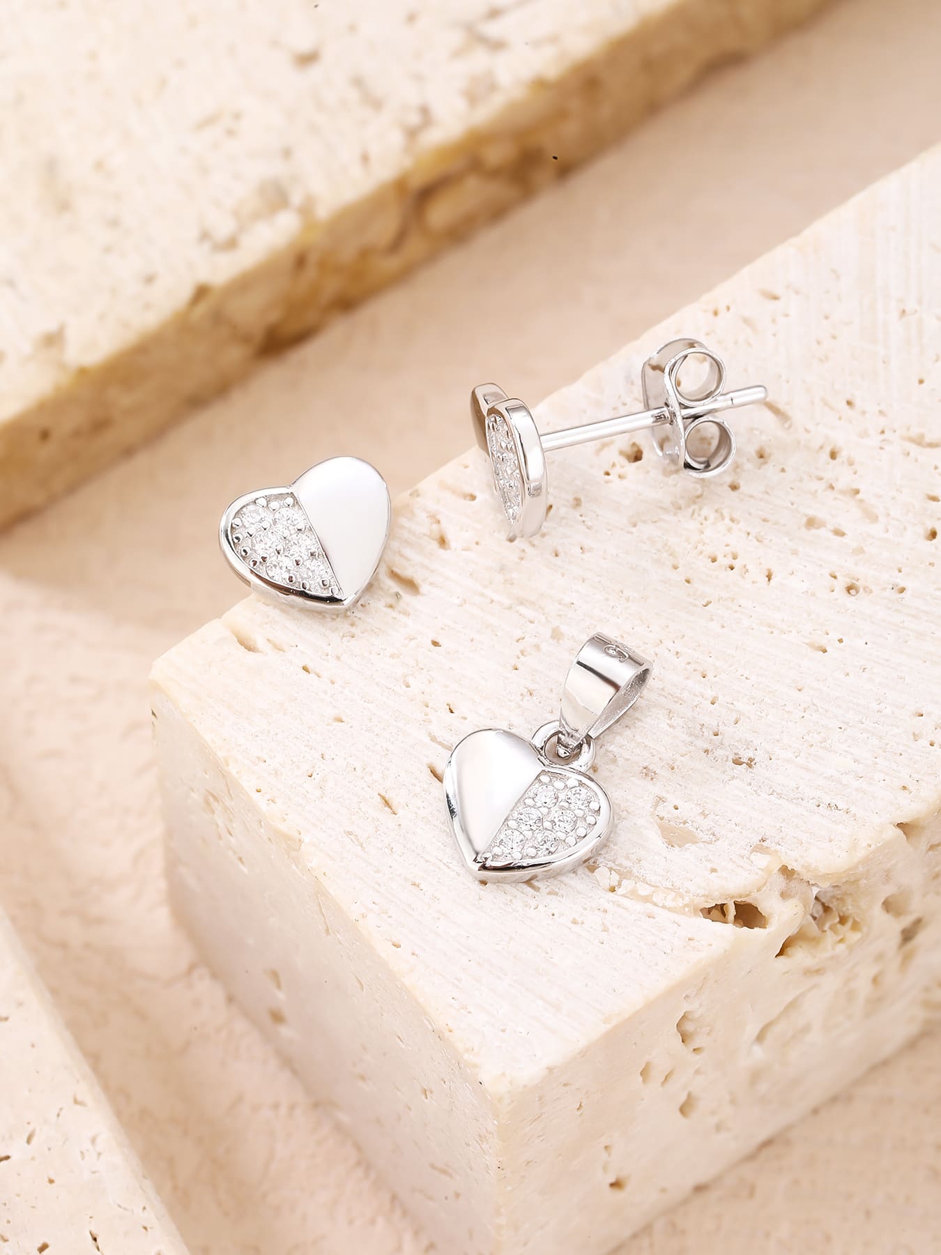 heart set with white stones in hallmarked, rhodium-plated 925 sterling silver – display view – DRESCHER Jewellery®