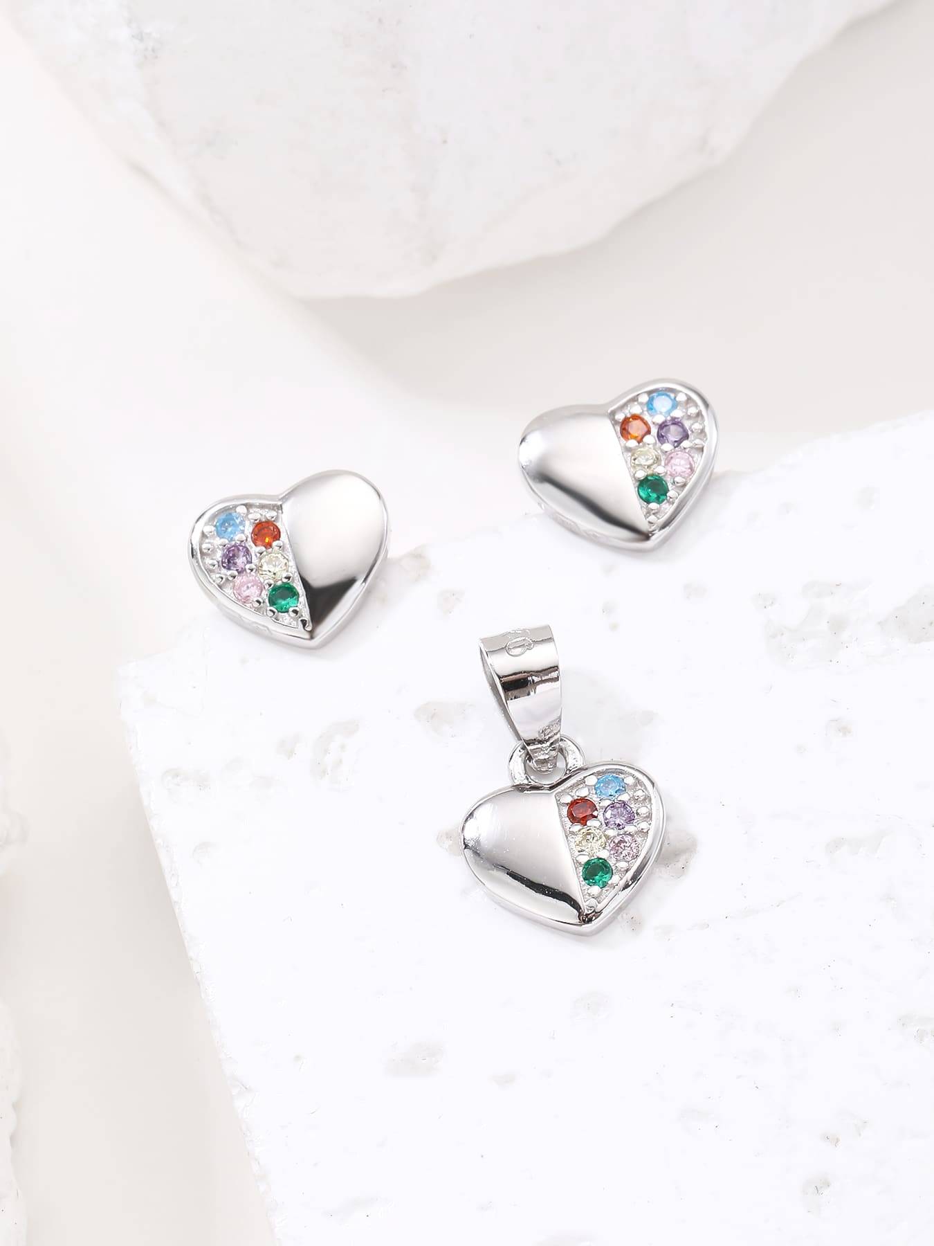heart set with coloured stones in hallmarked, rhodium-plated 925 sterling silver – lifestyle view – DRESCHER Jewellery®