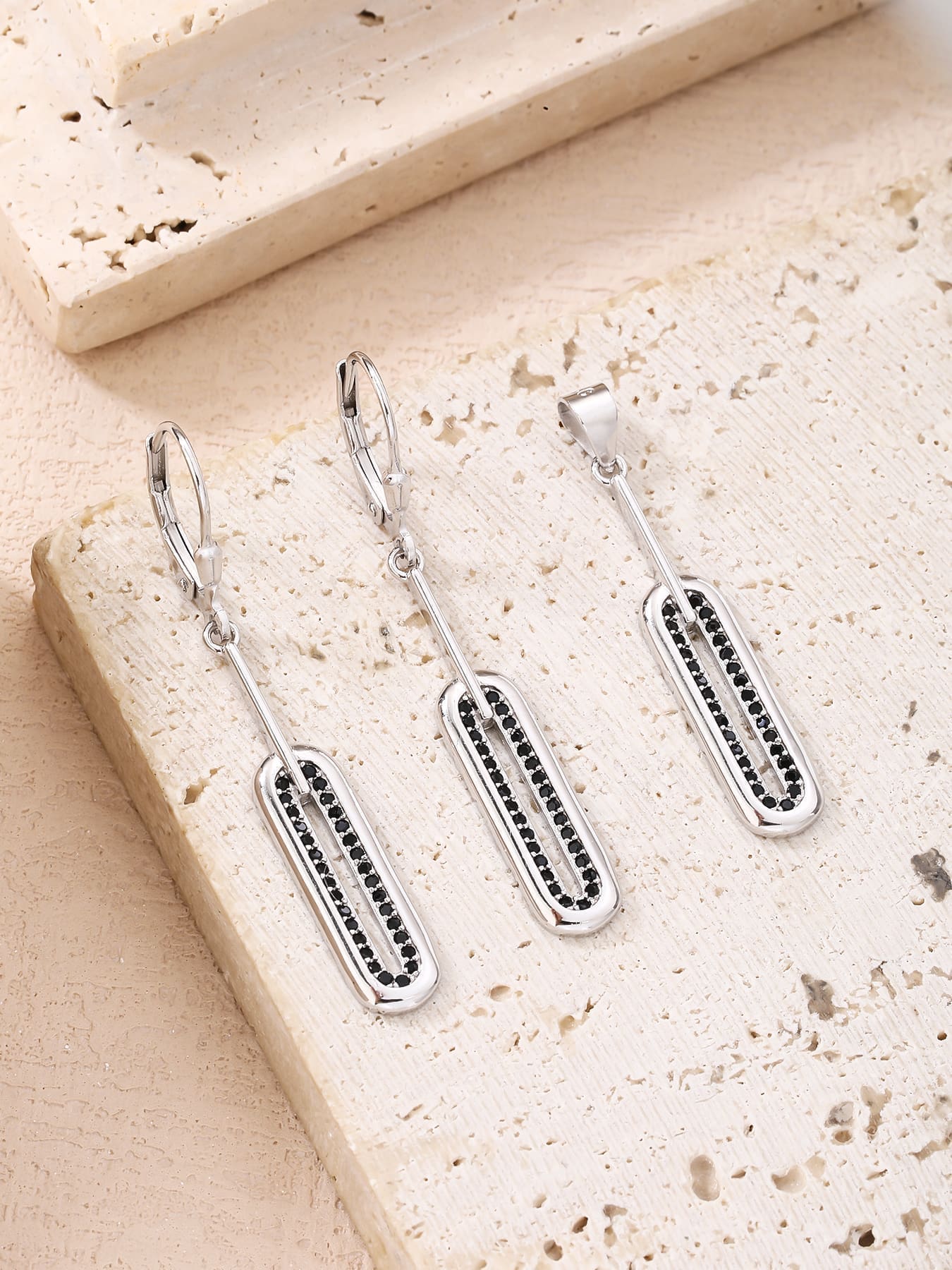 rectangular black stone jewel set in hallmarked, rhodium-plated 925 sterling silver – lifestyle view – DRESCHER Jewellery®