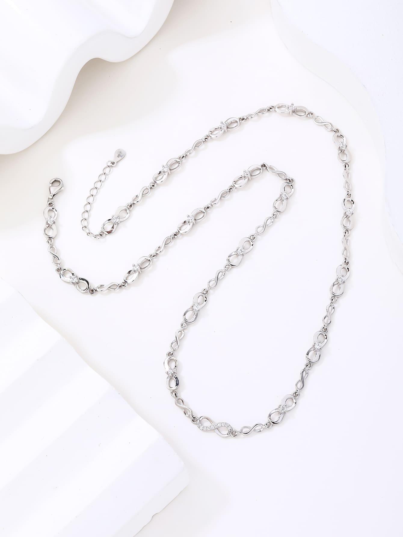 infinity sign necklace with zirconia stones (44+4 cm) in hallmarked, rhodium-plated 925 sterling silver – detail view – DRESCHER Jewellery®