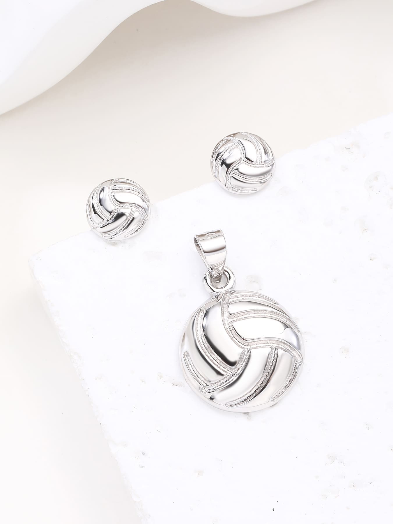water polo wedge set in hallmarked, rhodium-plated 925 sterling silver – display view – DRESCHER Jewellery®