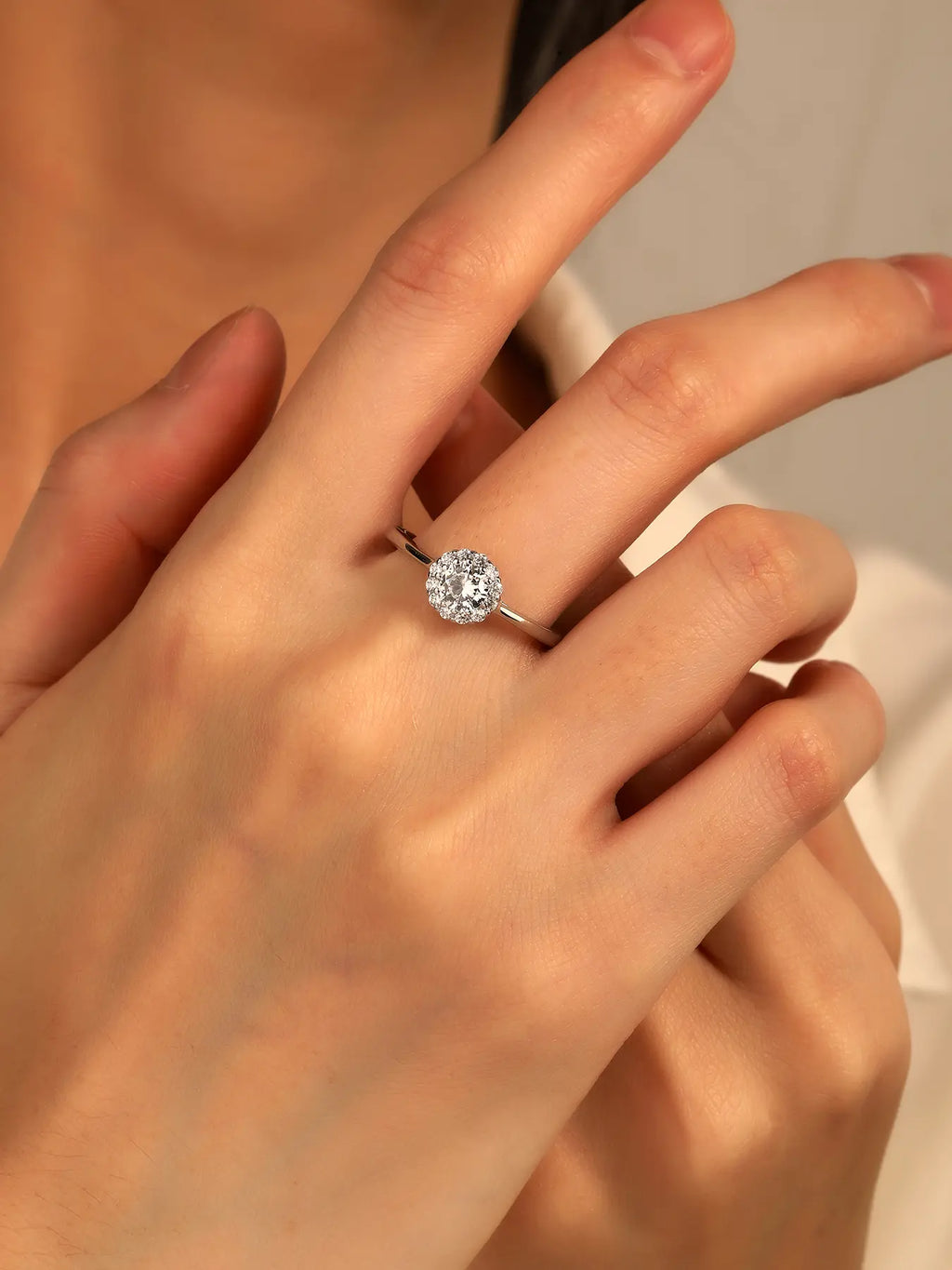 White cubic zirconia stones silver ring with rhodium plated multi-stone solitaire style