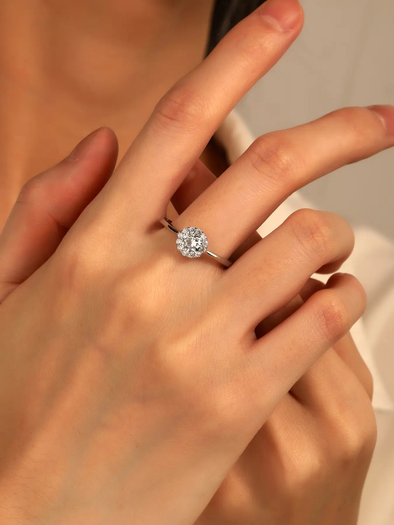 White cubic zirconia stones silver ring with rhodium plated multi-stone solitaire style