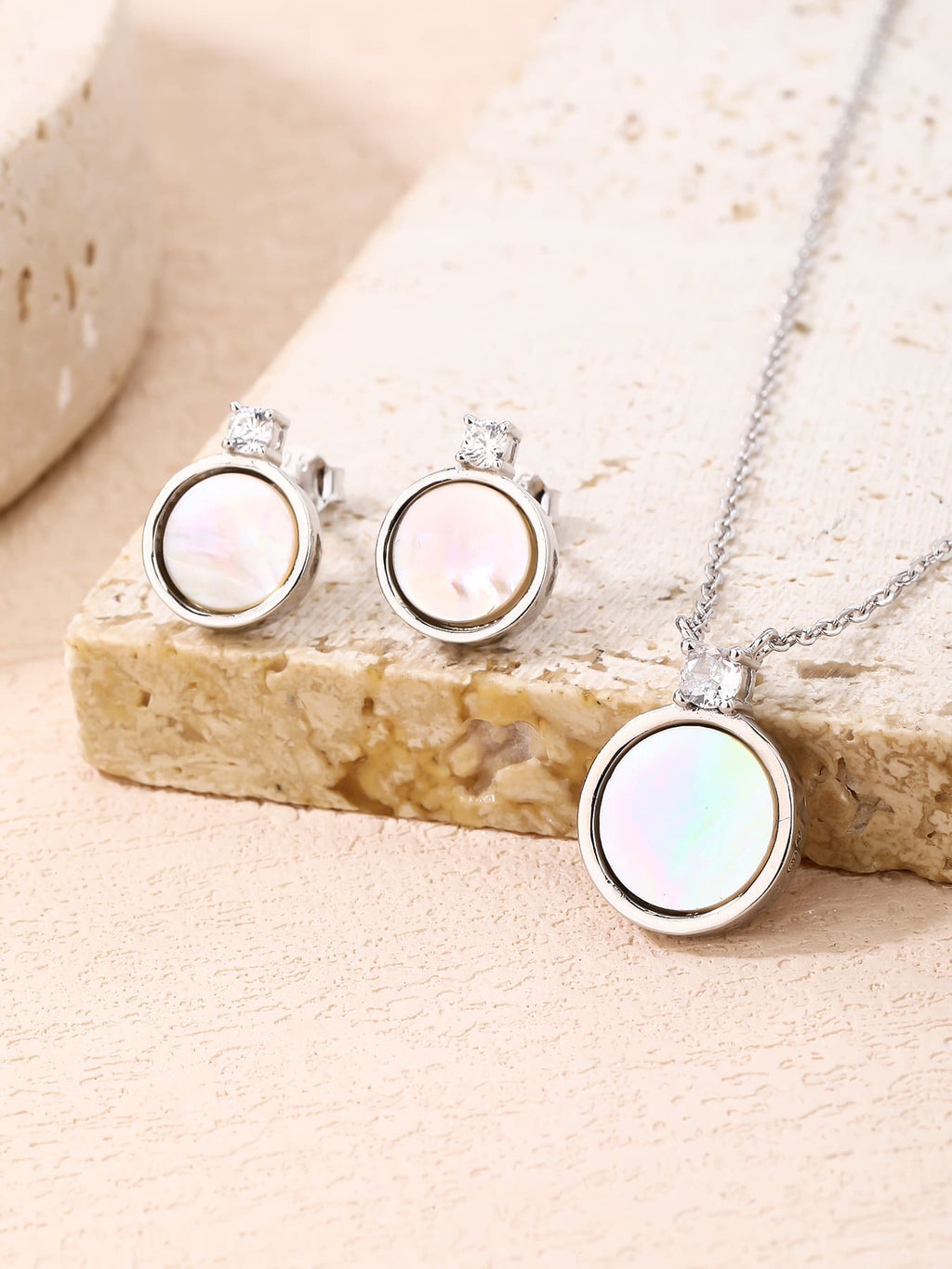 Mother of pearl silver bezel set with cubic zirconia stones - without chain, with silver components crafted from hallmarked, rhodium-plated 925 sterling silver – detail view – DRESCHER Jewellery®