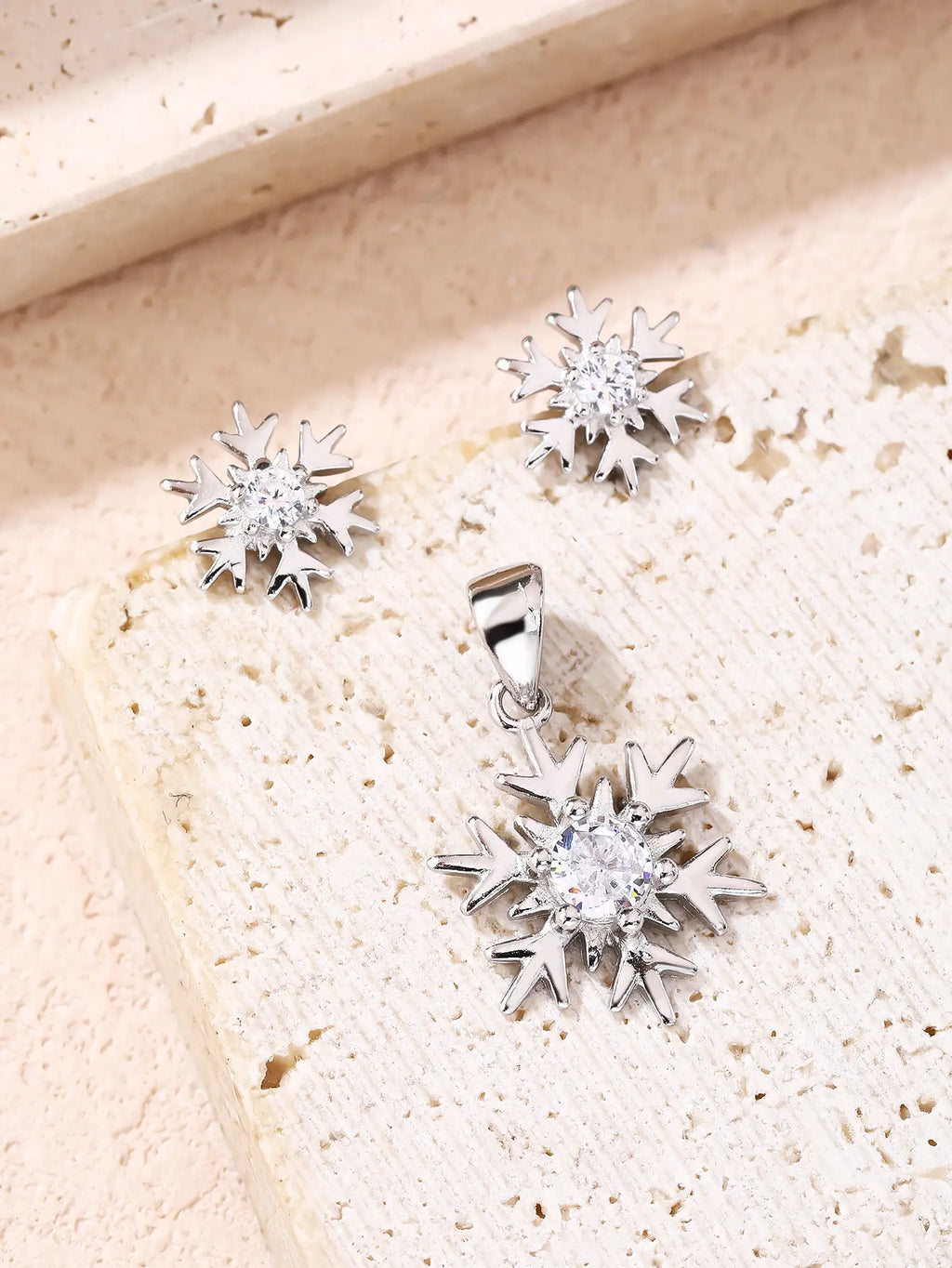 Snowflake jeweled AG 925 silver, rhodium plated (without chain)