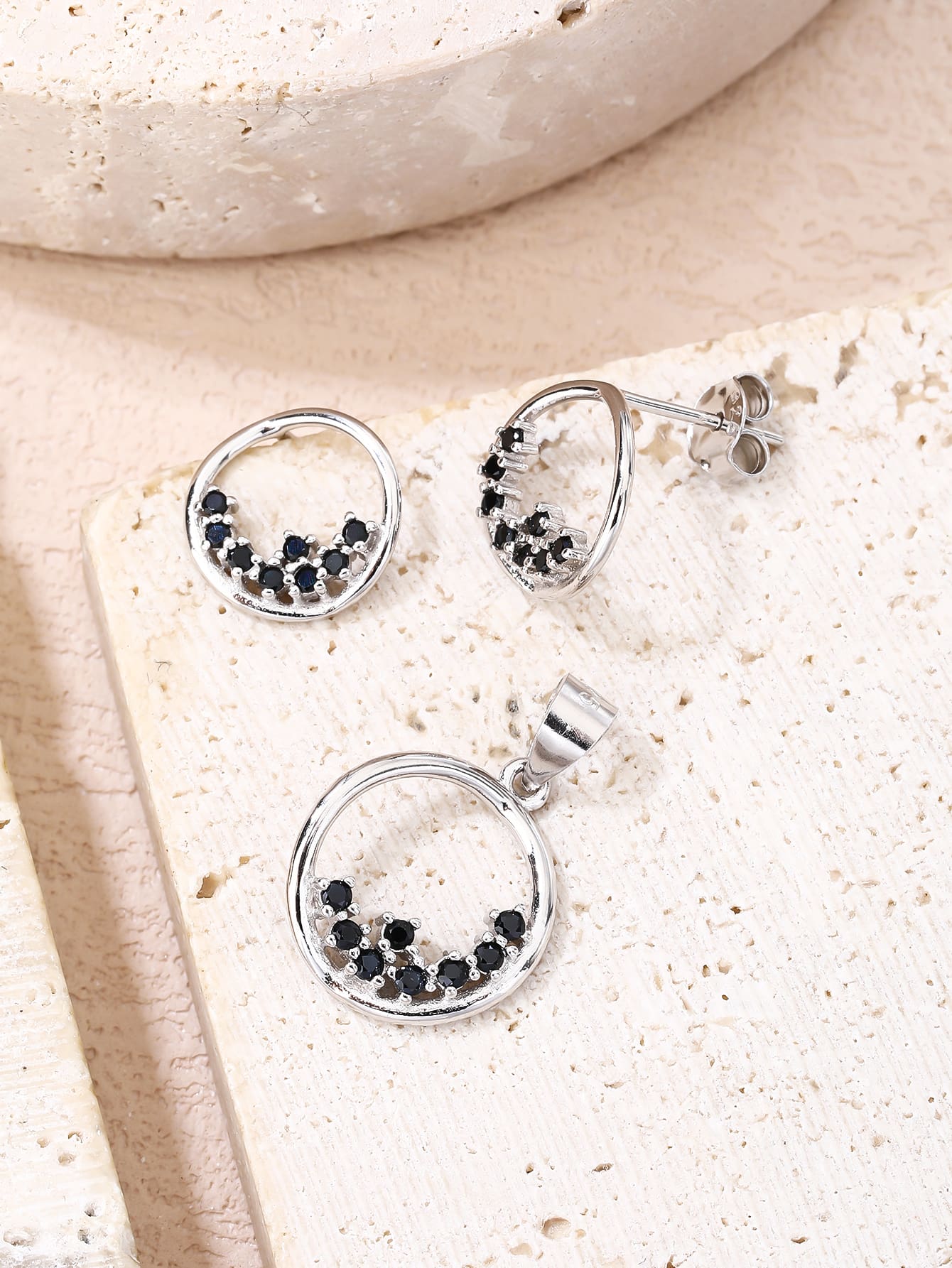 Round black stone jewel set - mystery and elegance in hallmarked, rhodium-plated 925 sterling silver – display view – DRESCHER Jewellery®