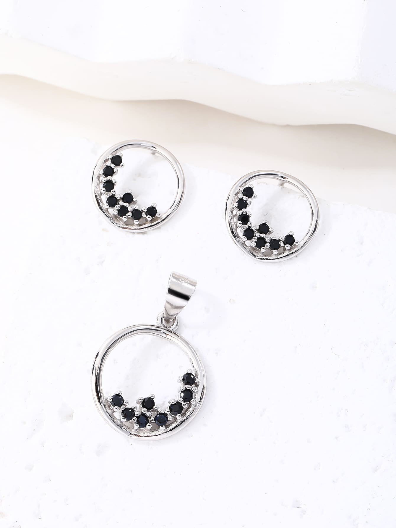 Round black stone jewel set - mystery and elegance in hallmarked, rhodium-plated 925 sterling silver – component view – DRESCHER Jewellery®