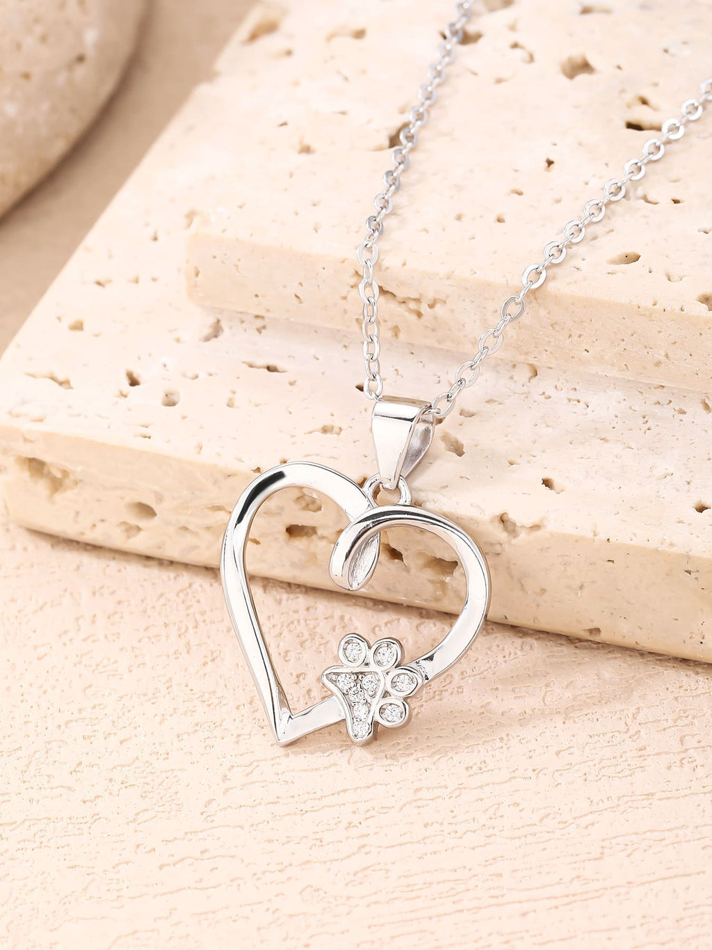 Paw in my heart silver pendant in hallmarked, rhodium-plated 925 sterling silver – display view – DRESCHER Jewellery®