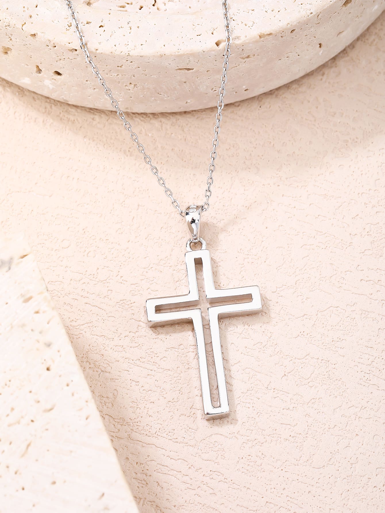 contoured cross pendant in hallmarked, rhodium-plated 925 sterling silver – dimensions view – DRESCHER Jewellery®