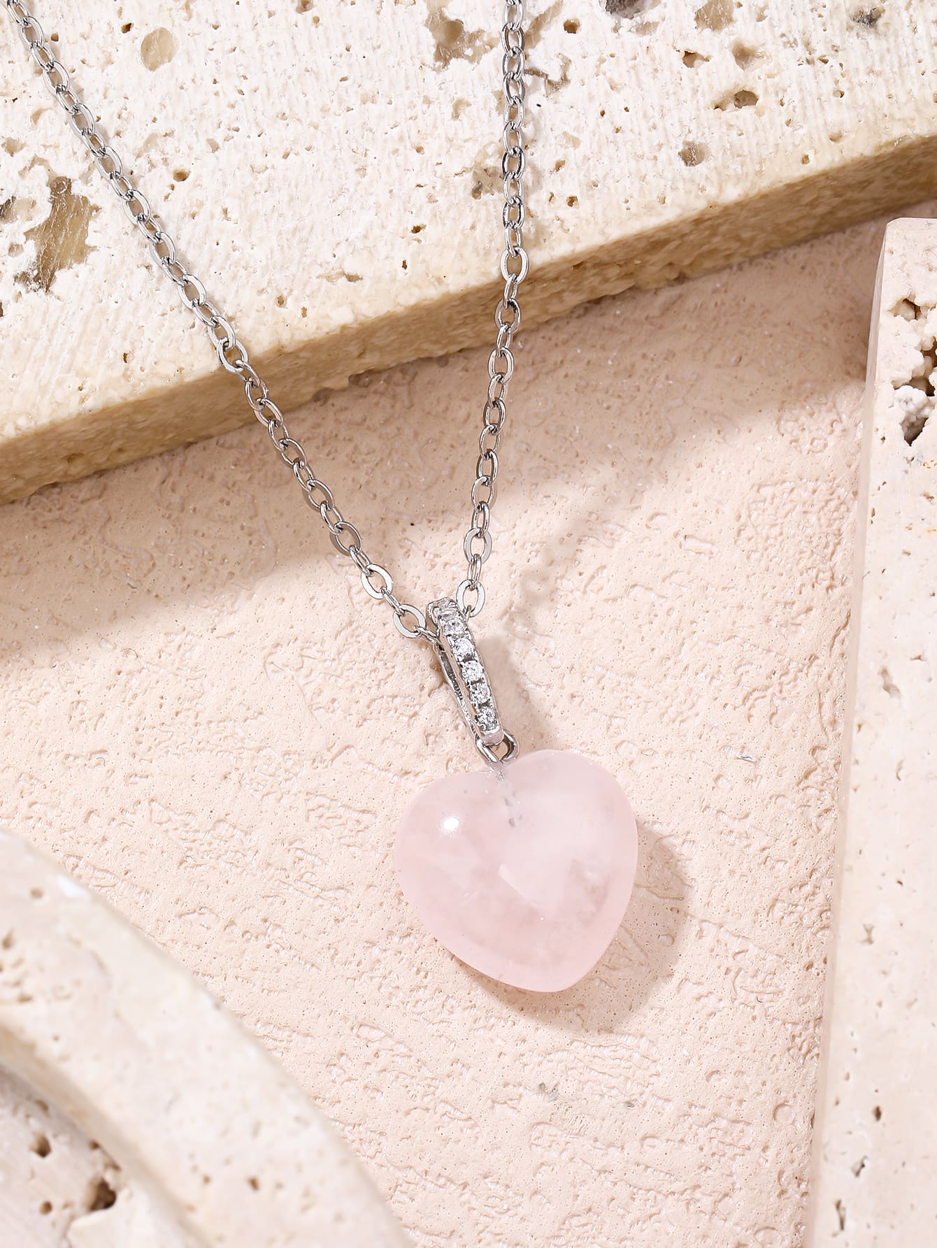 Rose Quartz Heart Pendant in hallmarked, rhodium-plated 925 sterling silver – display view – DRESCHER Jewellery®