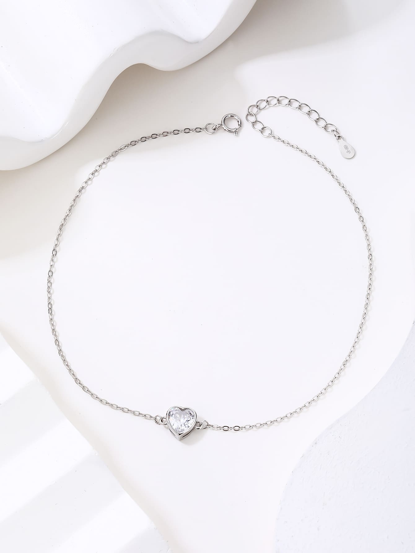 anklet with heart shaped zirconia stone in hallmarked, rhodium-plated 925 sterling silver – alternate front view – DRESCHER Jewellery®