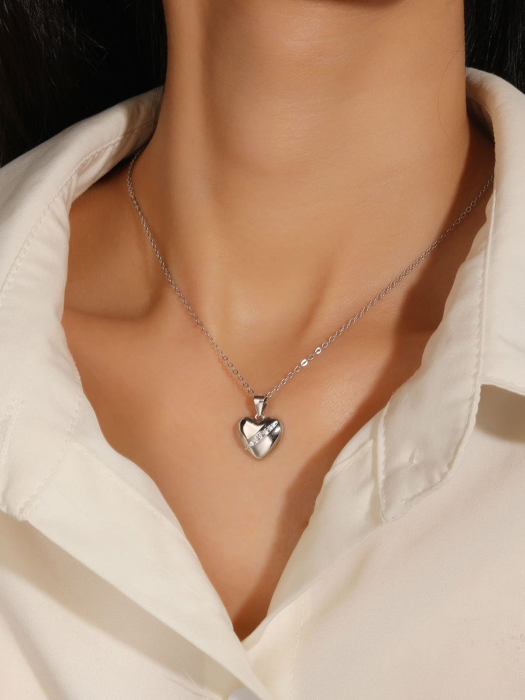 Heart pendant with zirconia in hallmarked, rhodium-plated 925 sterling silver – lifestyle view – DRESCHER Jewellery®