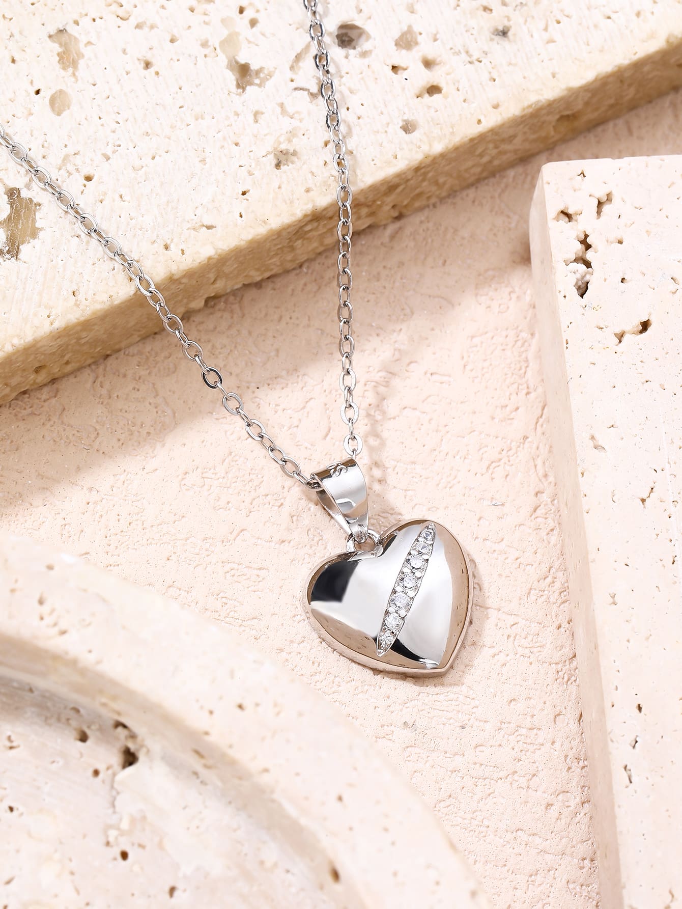 Heart pendant with zirconia in hallmarked, rhodium-plated 925 sterling silver – worn view – DRESCHER Jewellery®