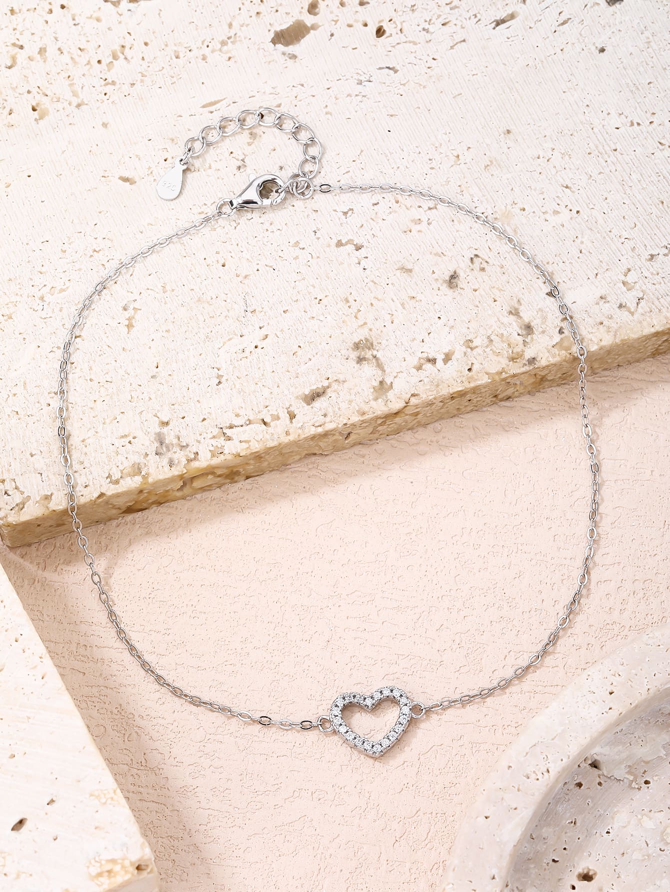 Zirconia stone bracelet with heart motif in hallmarked, rhodium-plated 925 sterling silver – display view – DRESCHER Jewellery®