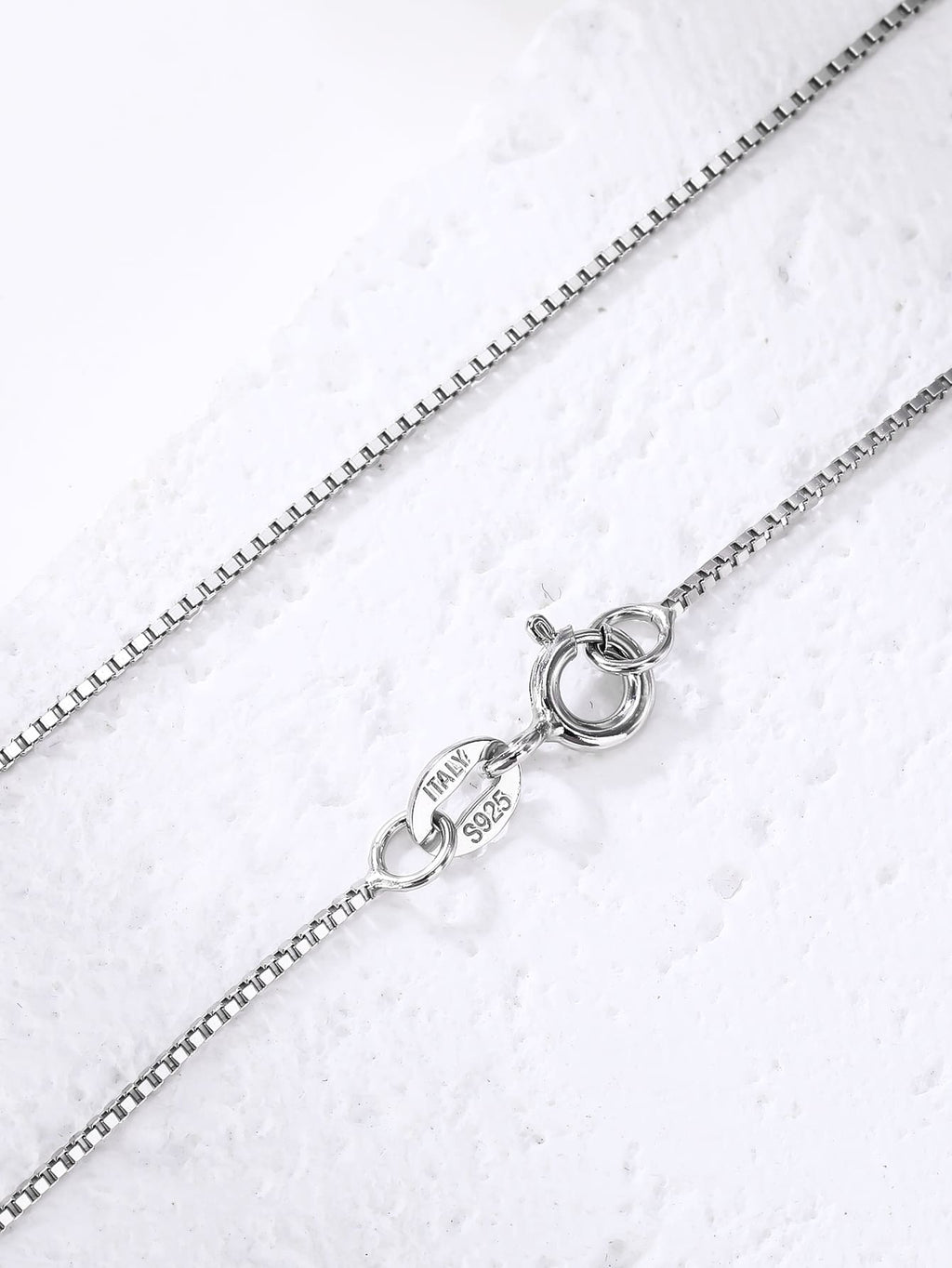 Thin cubic silver necklace (45 cm) in hallmarked, rhodium-plated 925 sterling silver – display view – DRESCHER Jewellery®