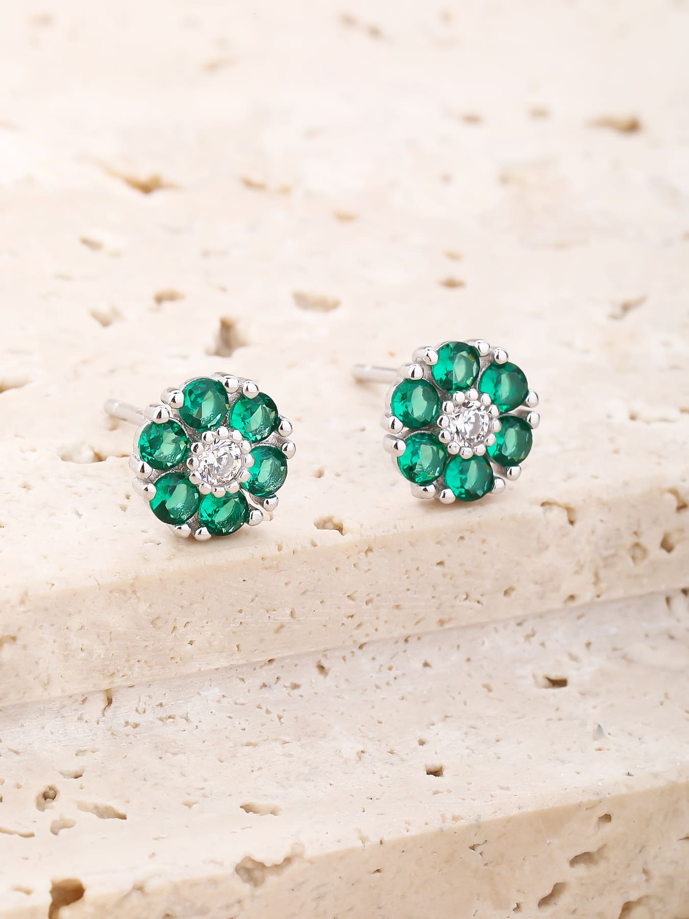 green flower stud earrings in hallmarked, rhodium-plated 925 sterling silver – display view – DRESCHER Jewellery®