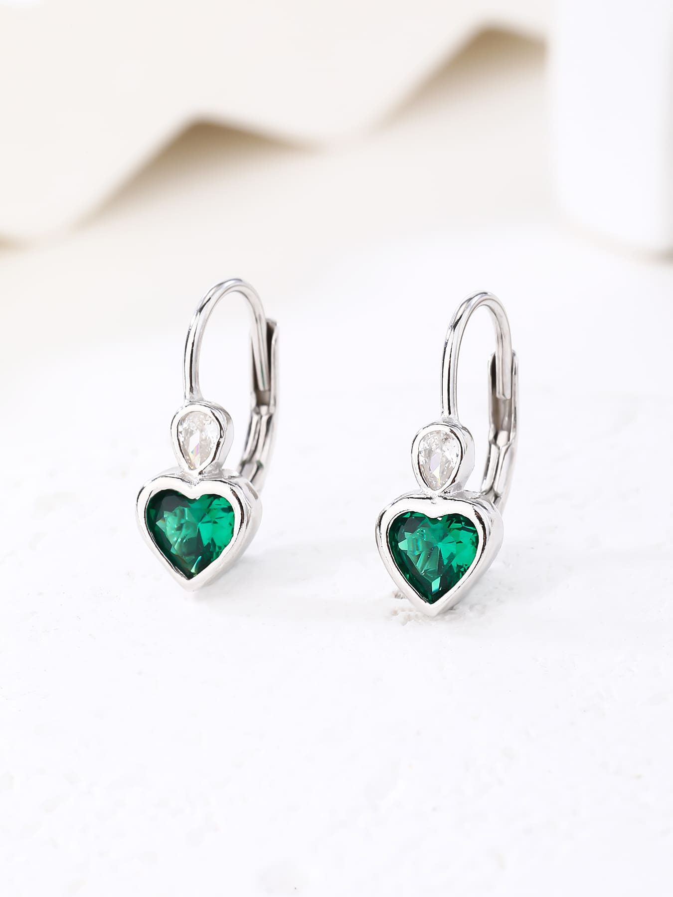 green heart-shaped cubic zirconia children’s earrings in hallmarked, rhodium-plated 925 sterling silver – display view – DRESCHER Jewellery®