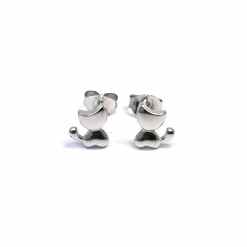 kitten stud earrings in hallmarked, rhodium-plated 925 sterling silver – detail view – DRESCHER Jewellery®