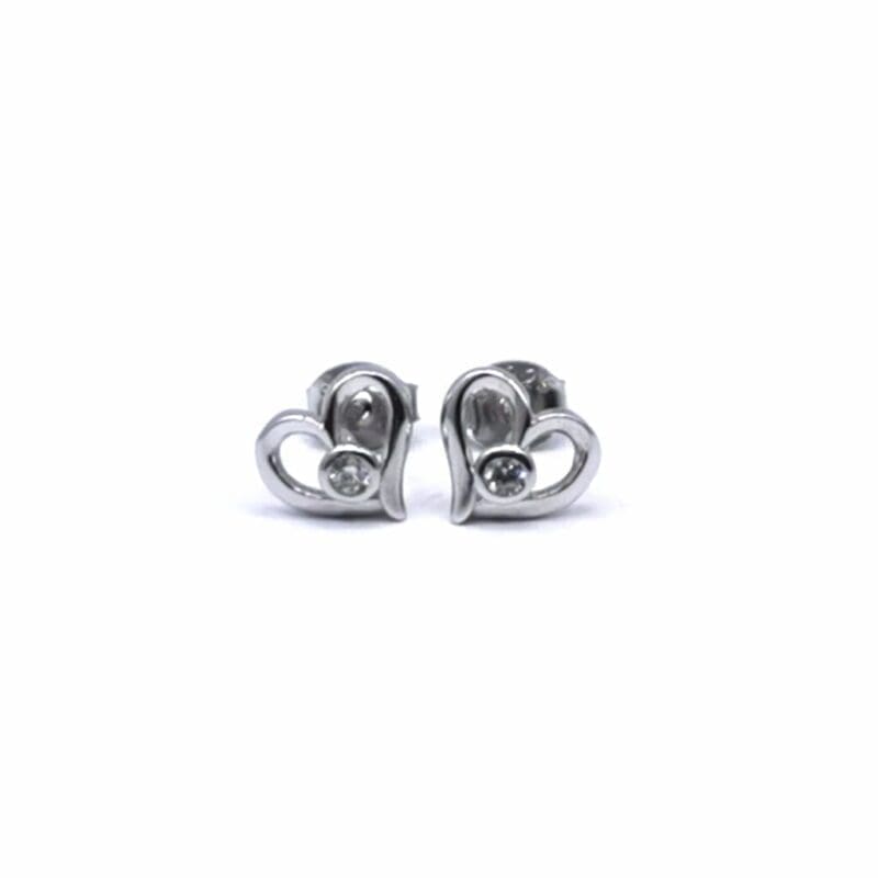 White stone heart-contour stud earrings in hallmarked, rhodium-plated 925 sterling silver – front view – DRESCHER Jewellery®