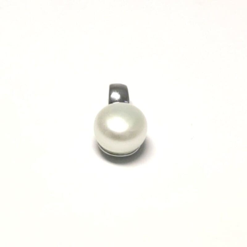 pearl ladies pendant, with silver components crafted from hallmarked, rhodium-plated 925 sterling silver – alternate front view – DRESCHER Jewellery®