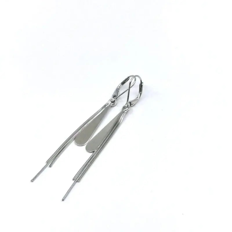 Silver dangle design earrings